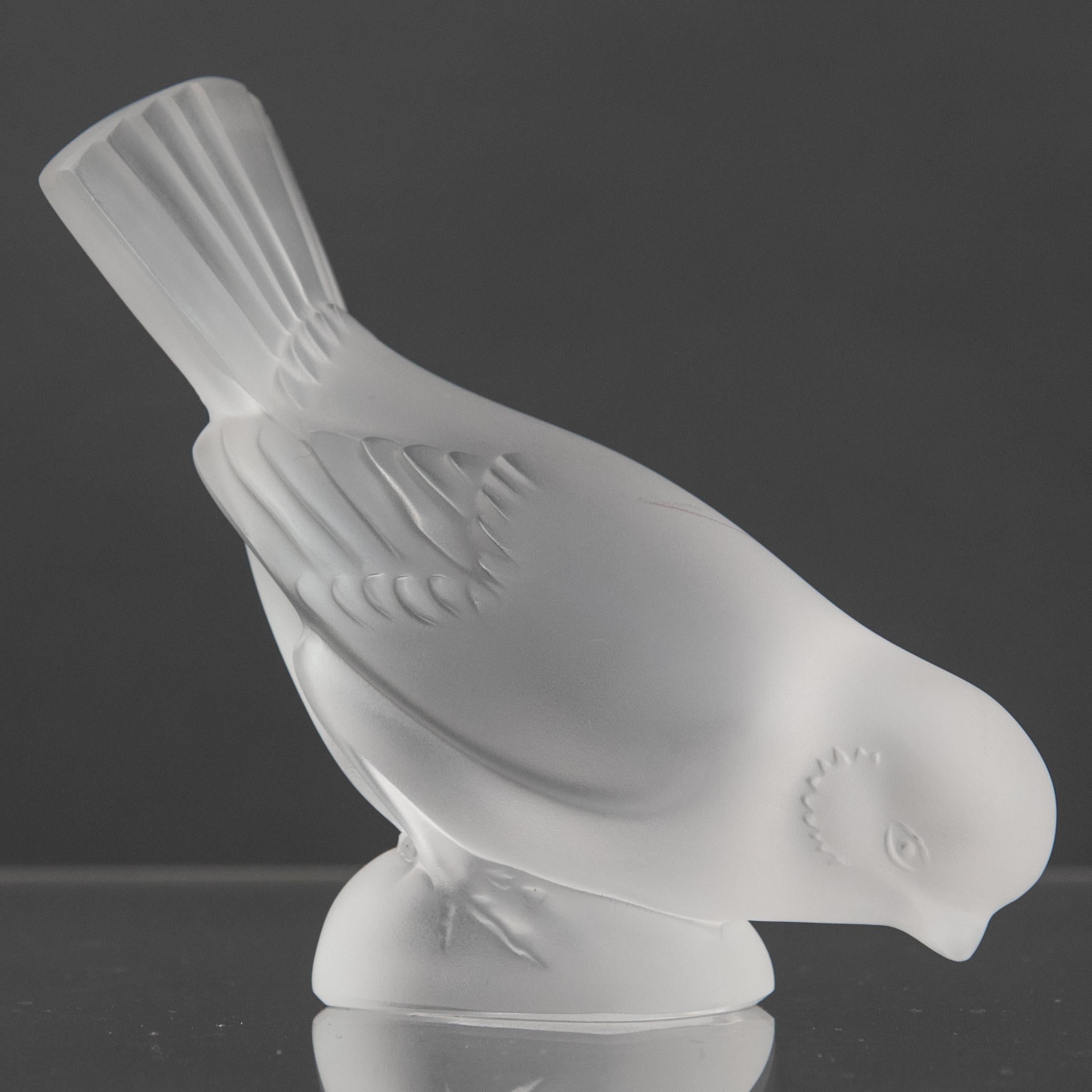 Vintage crystal Moineau Hardi Birds Series by René Lalique 
Signed at the base Lalique@France 
Serial number 1160500. 
Original box 
Perfect condition.
   