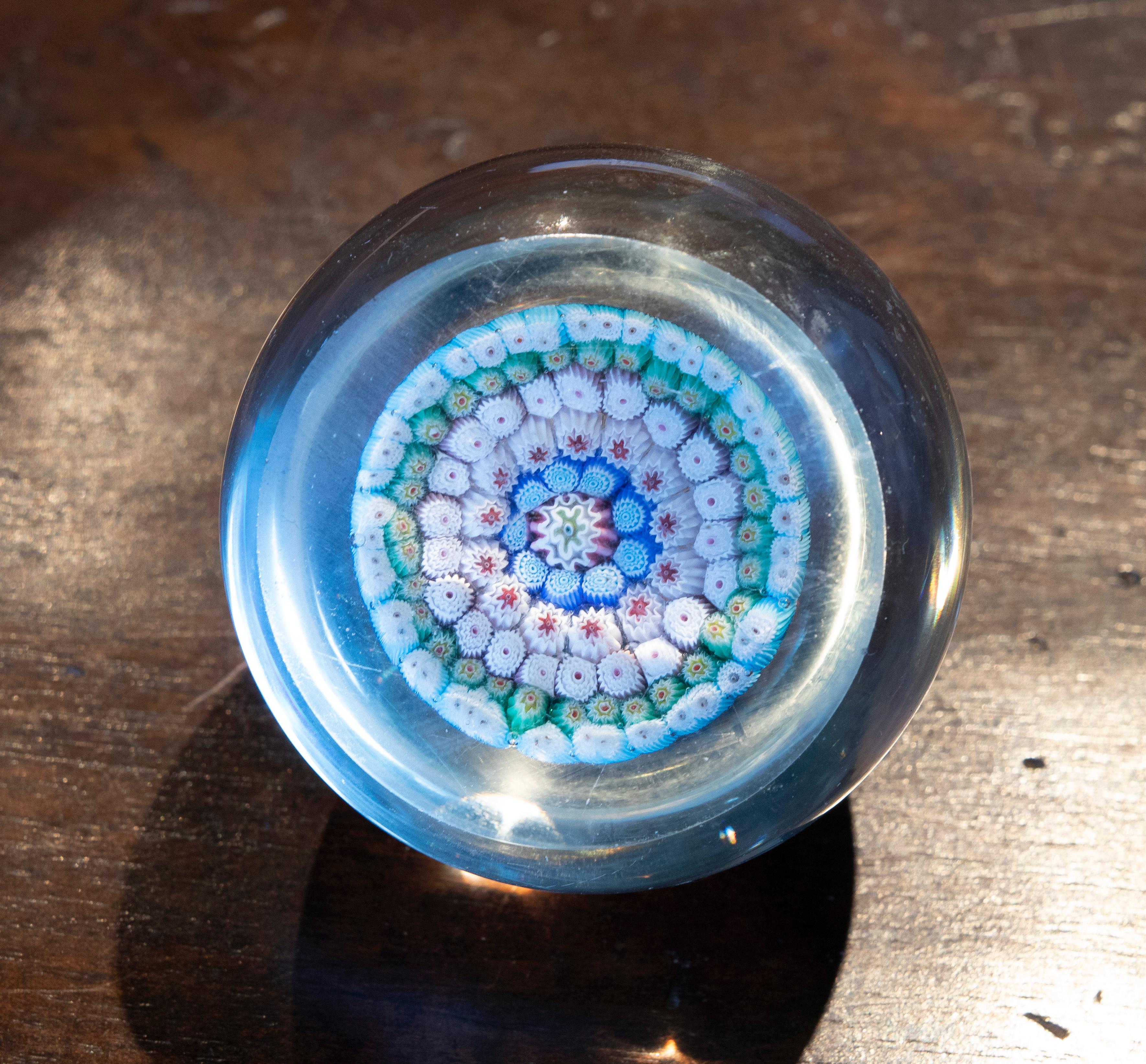 1970s Crystal Paperweight with Flower Decoration  For Sale 1