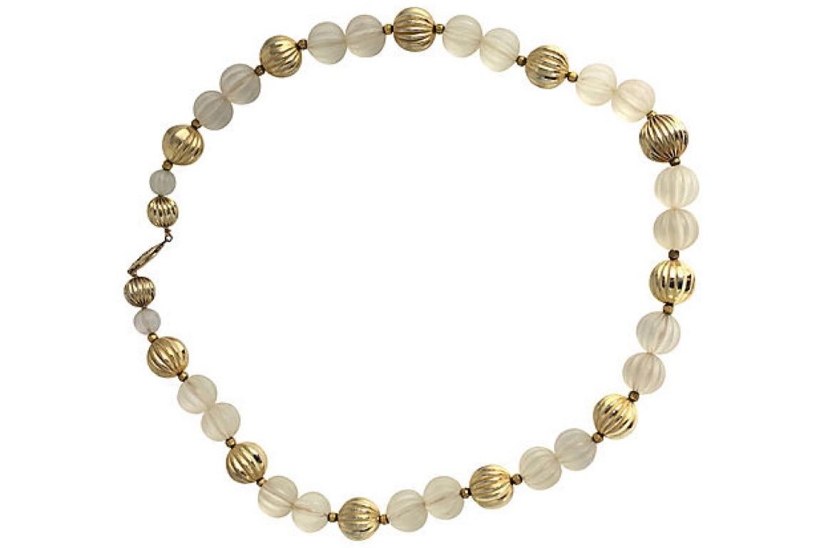 1970s Crystal Ribbed Goldtone Beaded Necklace In Good Condition For Sale In Miami Beach, FL