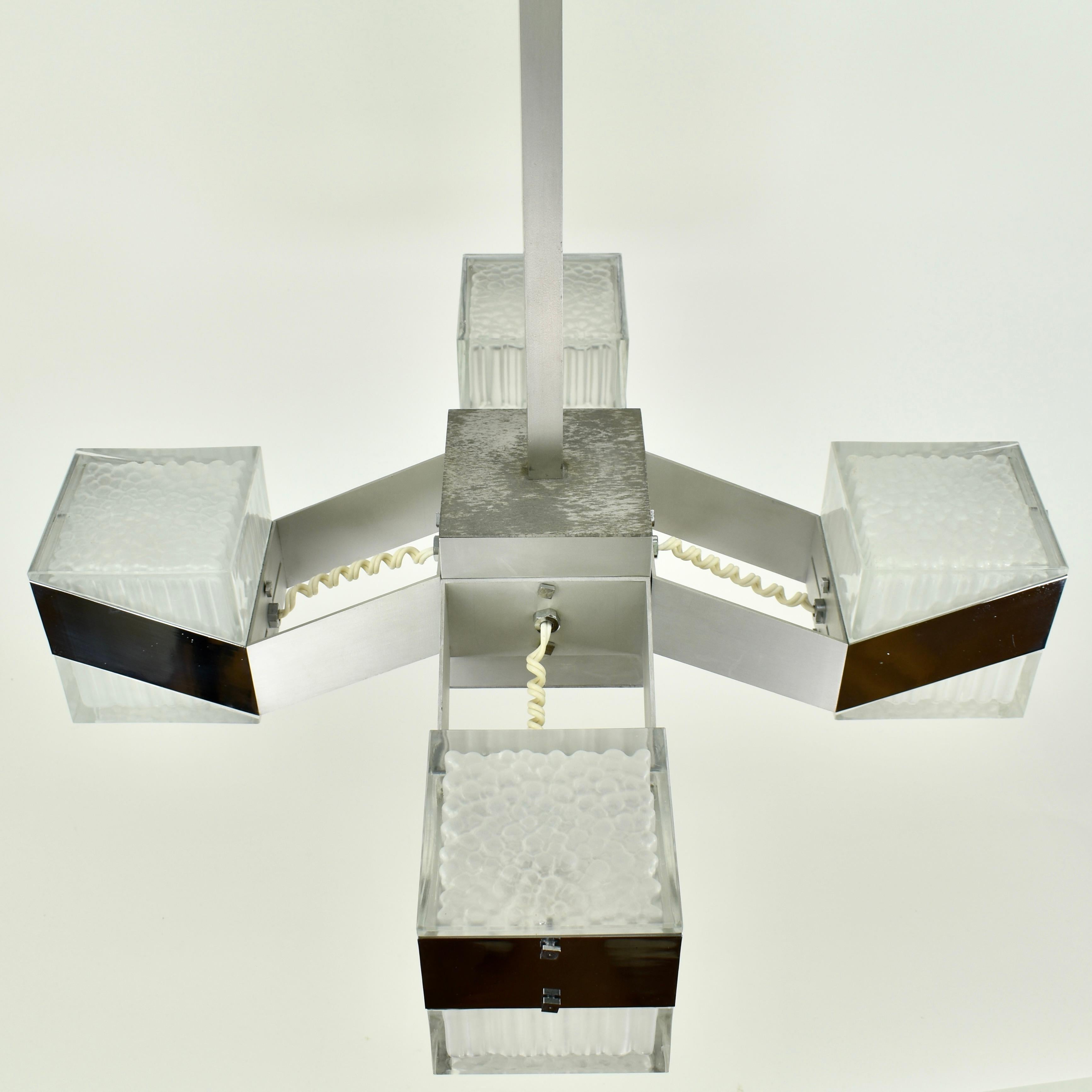 Europeo Lampadario cubista anni '70 in vetro cromato in vendita