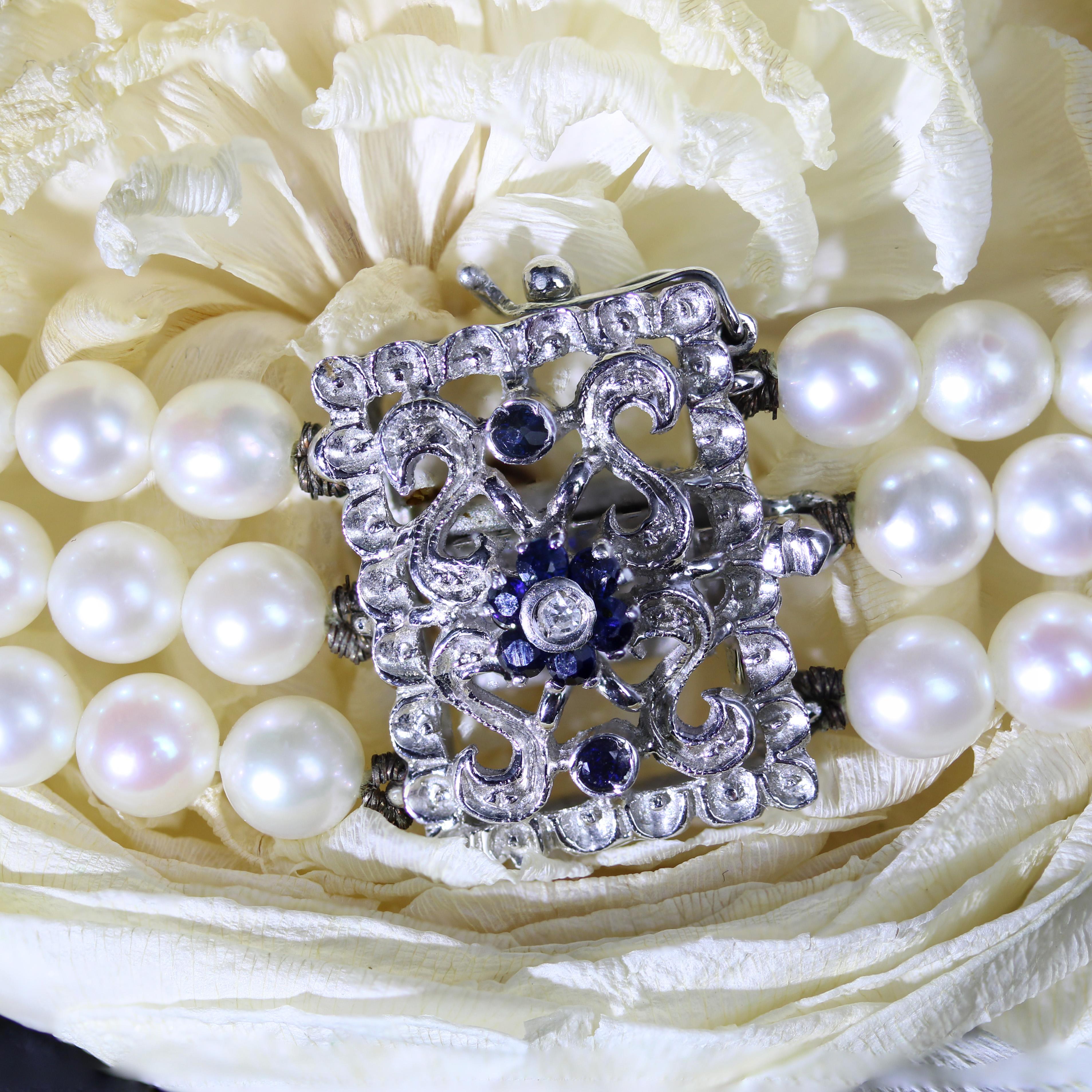Bracciale anni '70 con perle coltivate, oro bianco 18 carati, zaffiro e diamante, chiusura a 3 file in vendita 2