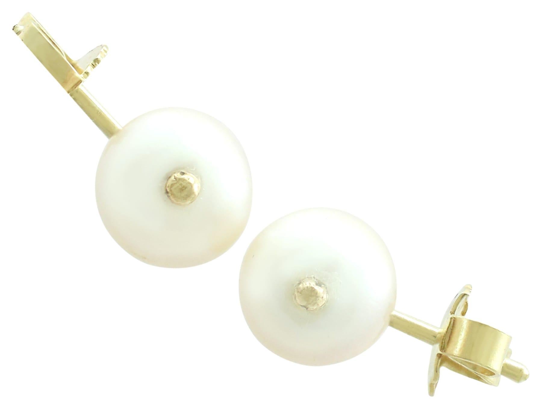 1970s, Cultured Pearl and Diamond Yellow Gold Stud Earrings In Excellent Condition For Sale In Jesmond, Newcastle Upon Tyne