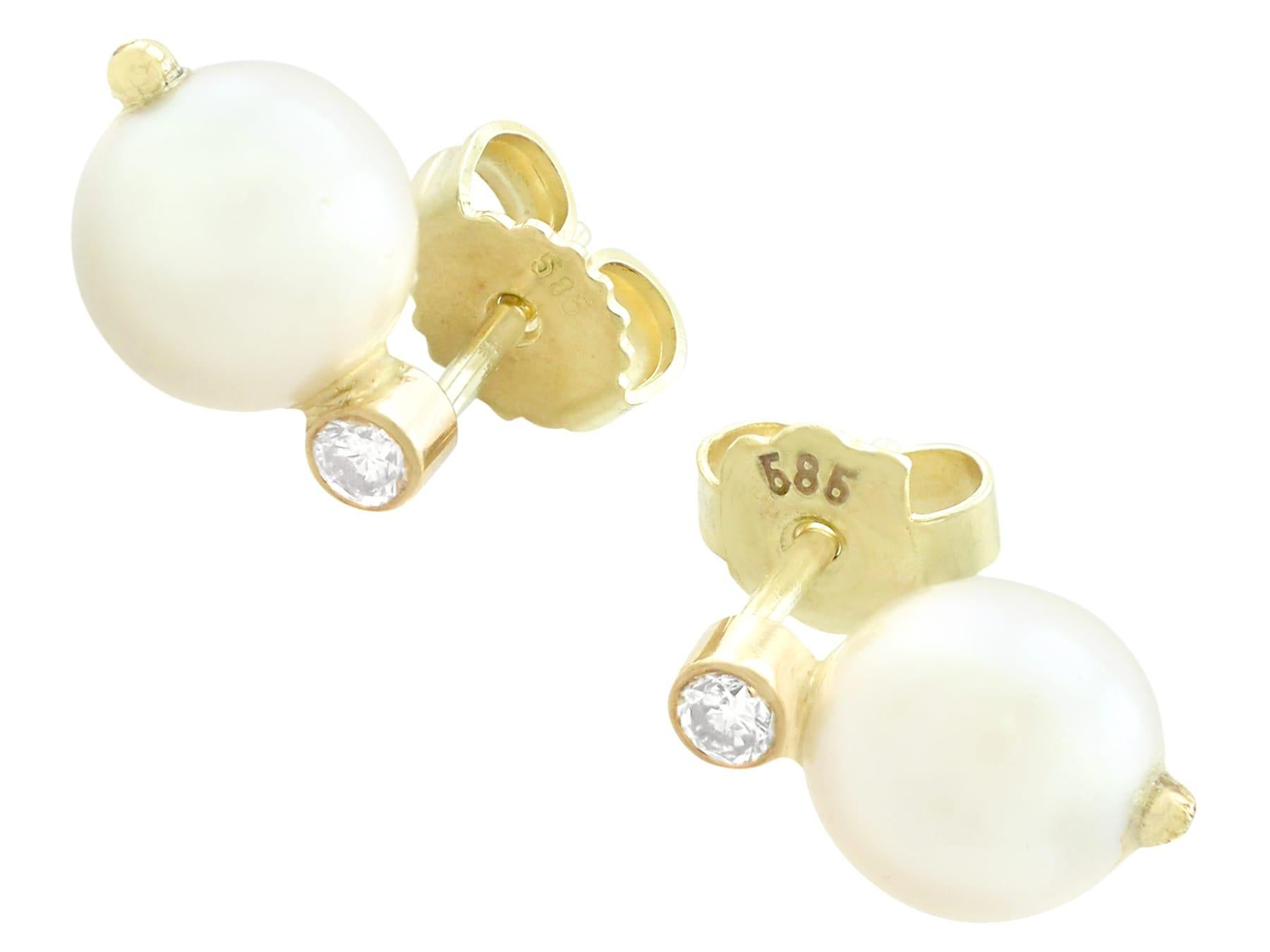 Women's 1970s, Cultured Pearl and Diamond Yellow Gold Stud Earrings For Sale