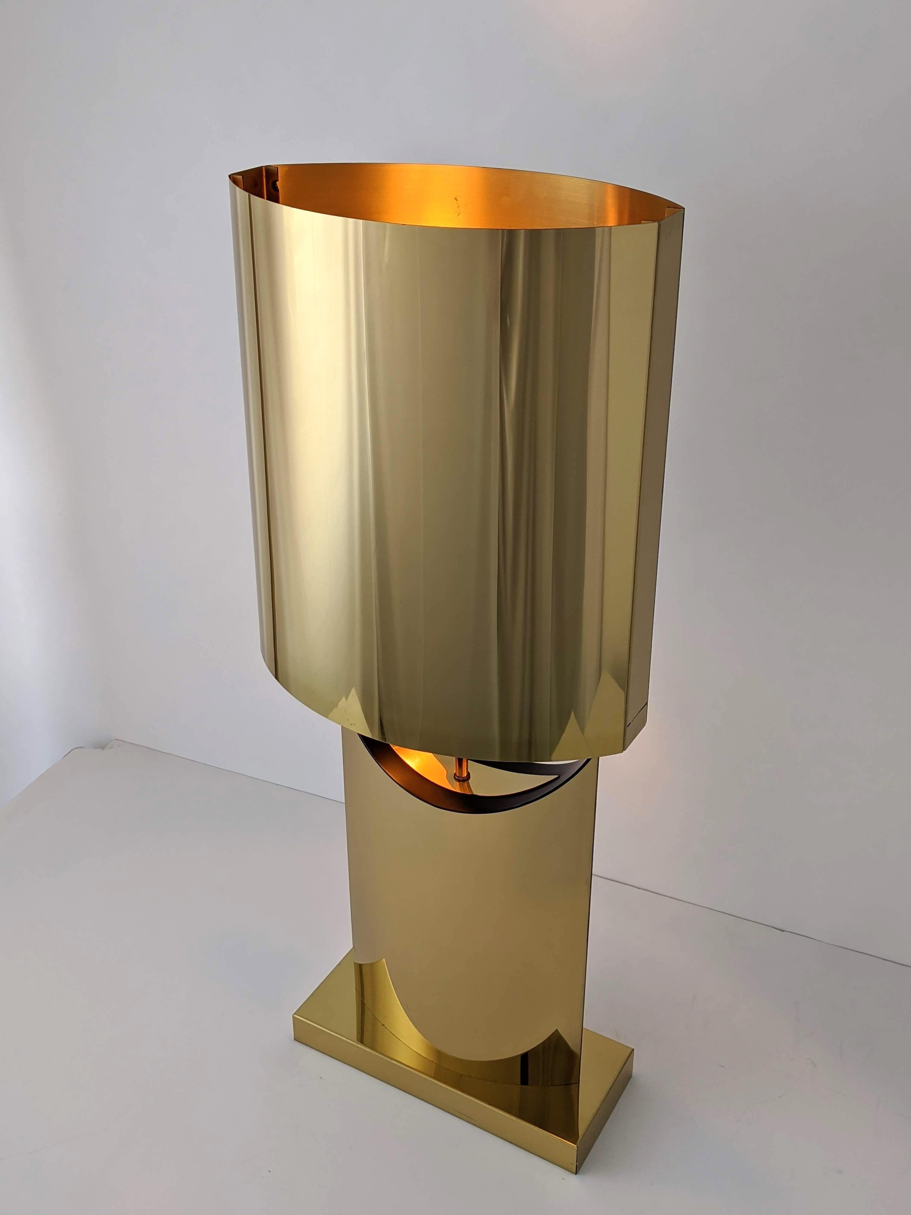 1970s, Curtis Jere Huge Brass-Plated Table Lamp, USA In Good Condition For Sale In St- Leonard, Quebec