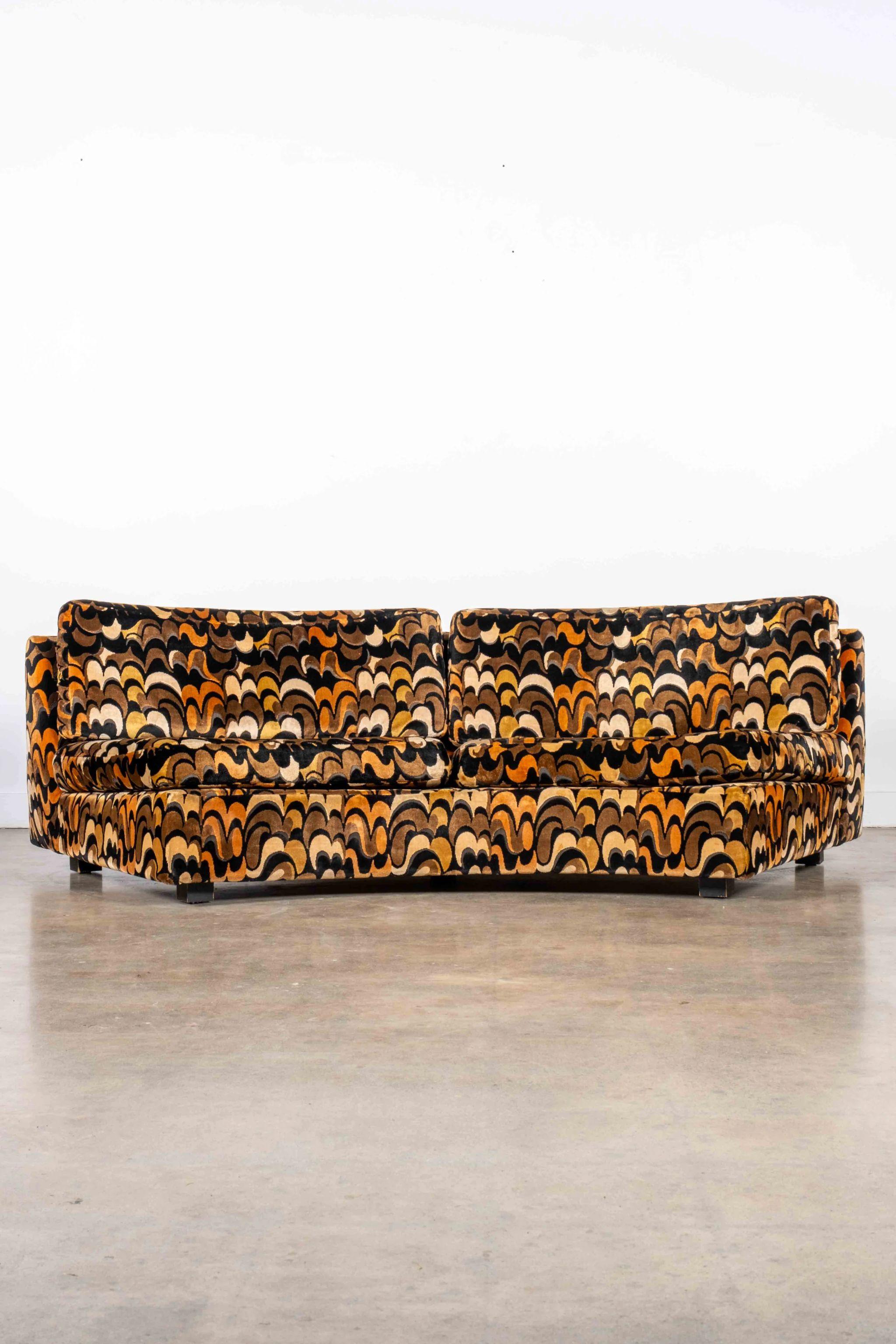 1970s Curved Loveseat in Jack Lenor Larsen velvet In Good Condition In Toronto, CA