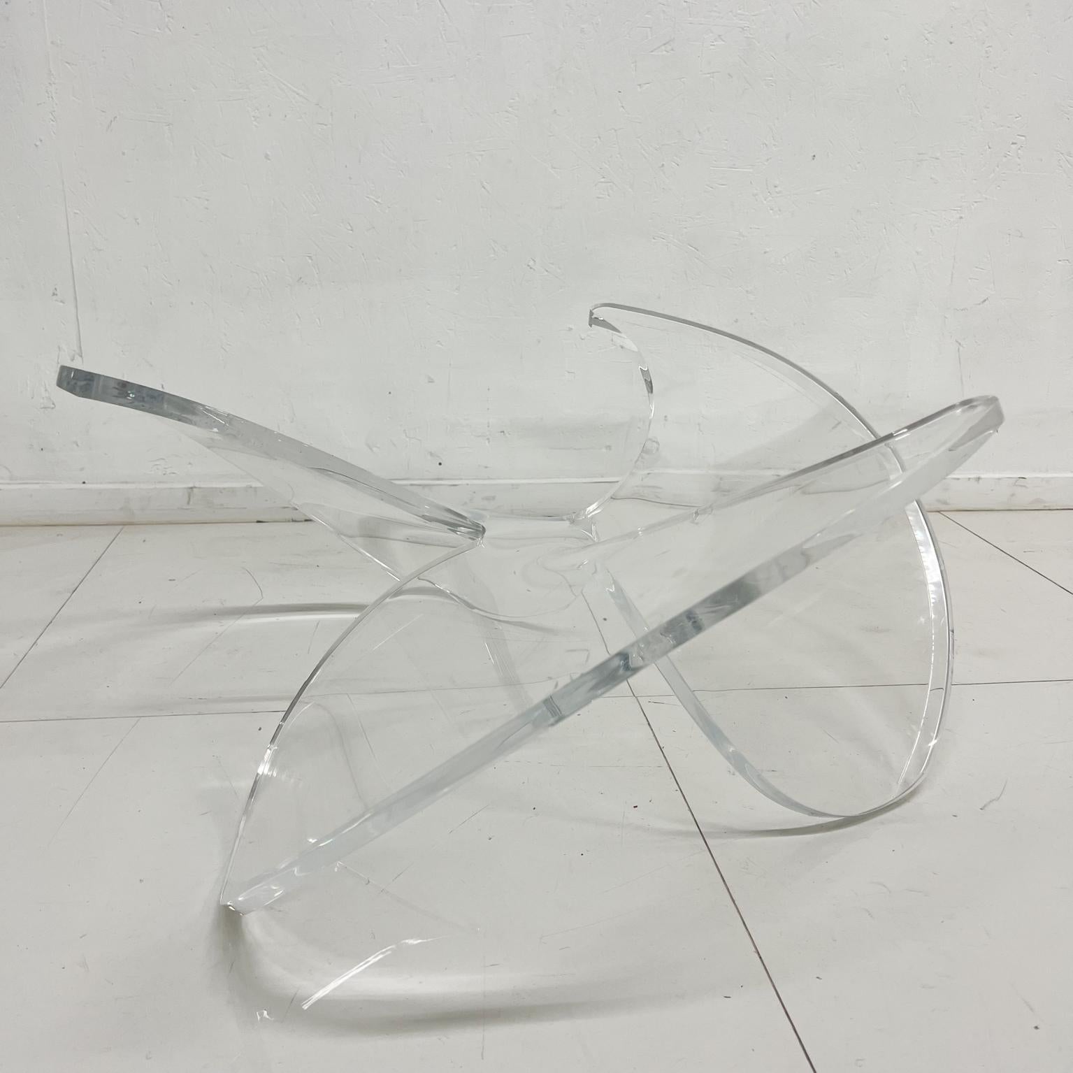 1970s Curved Lucite Round Coffee Table Propeller Style of Knut Hesterberg For Sale 5