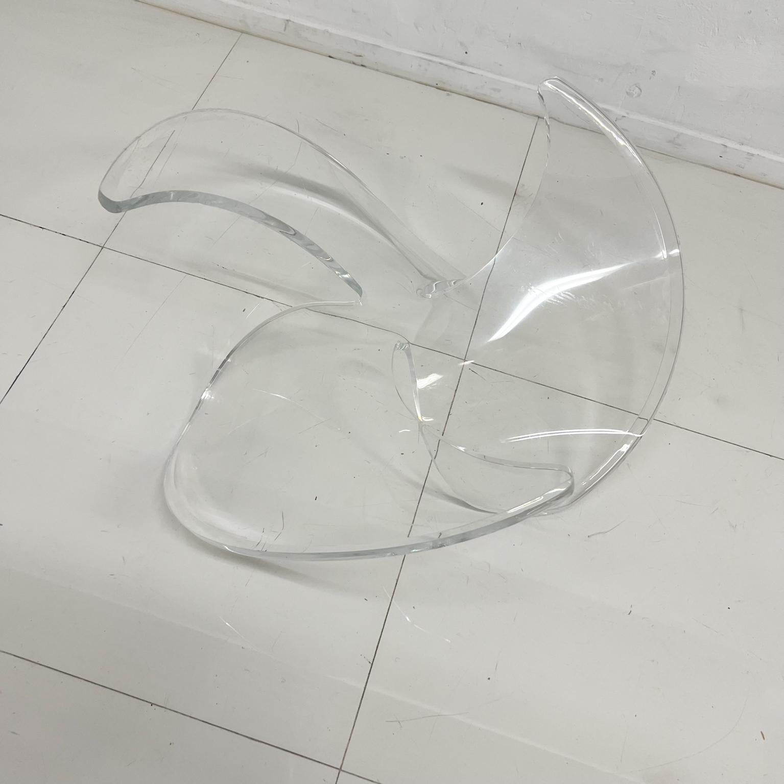 1970s Curved Lucite Round Coffee Table Propeller Style of Knut Hesterberg For Sale 6