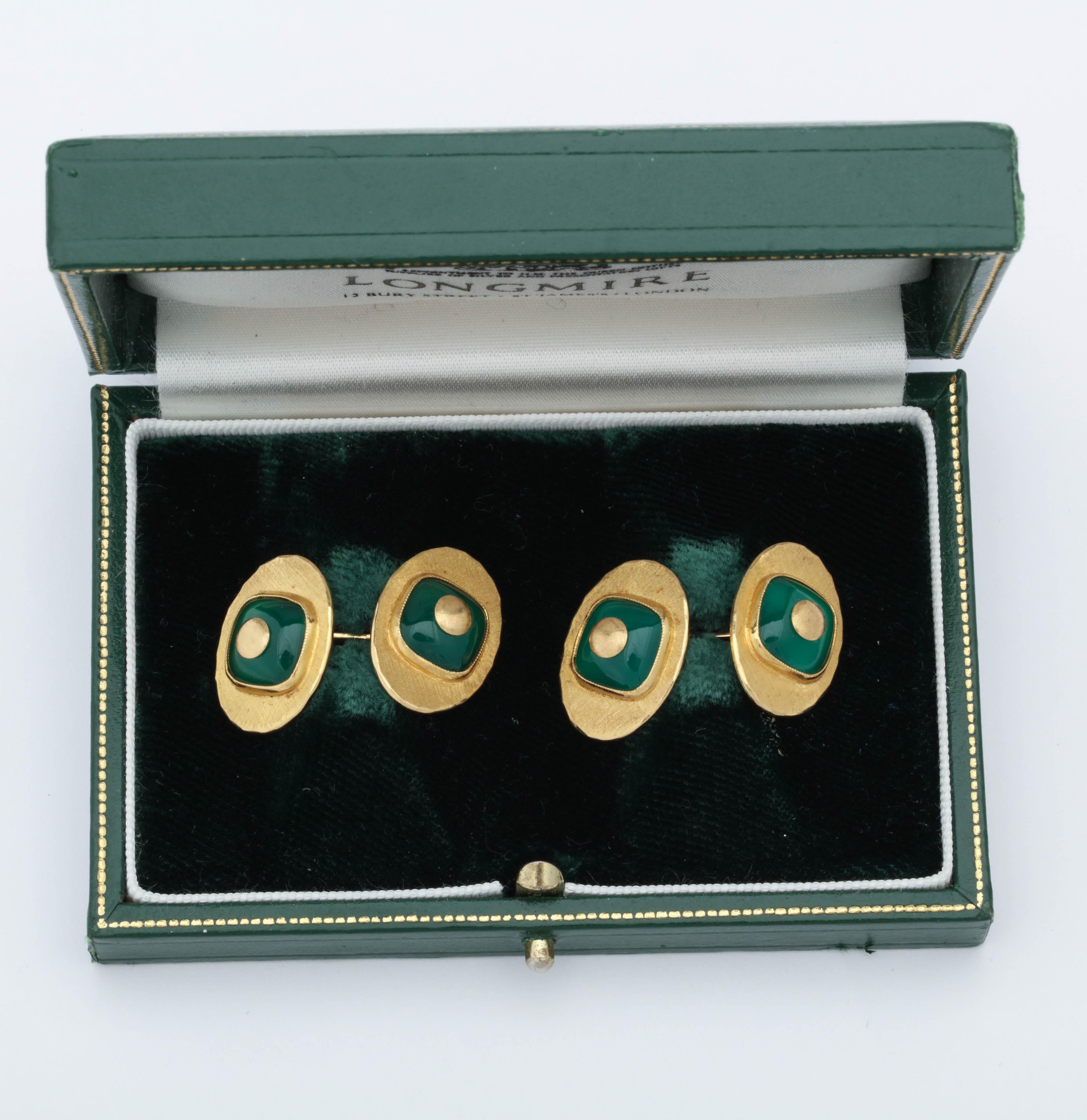Sugarloaf Cabochon 1970s Custom Cut Green Onyx with Brushed Gold Double-Sided Cufflinks For Sale