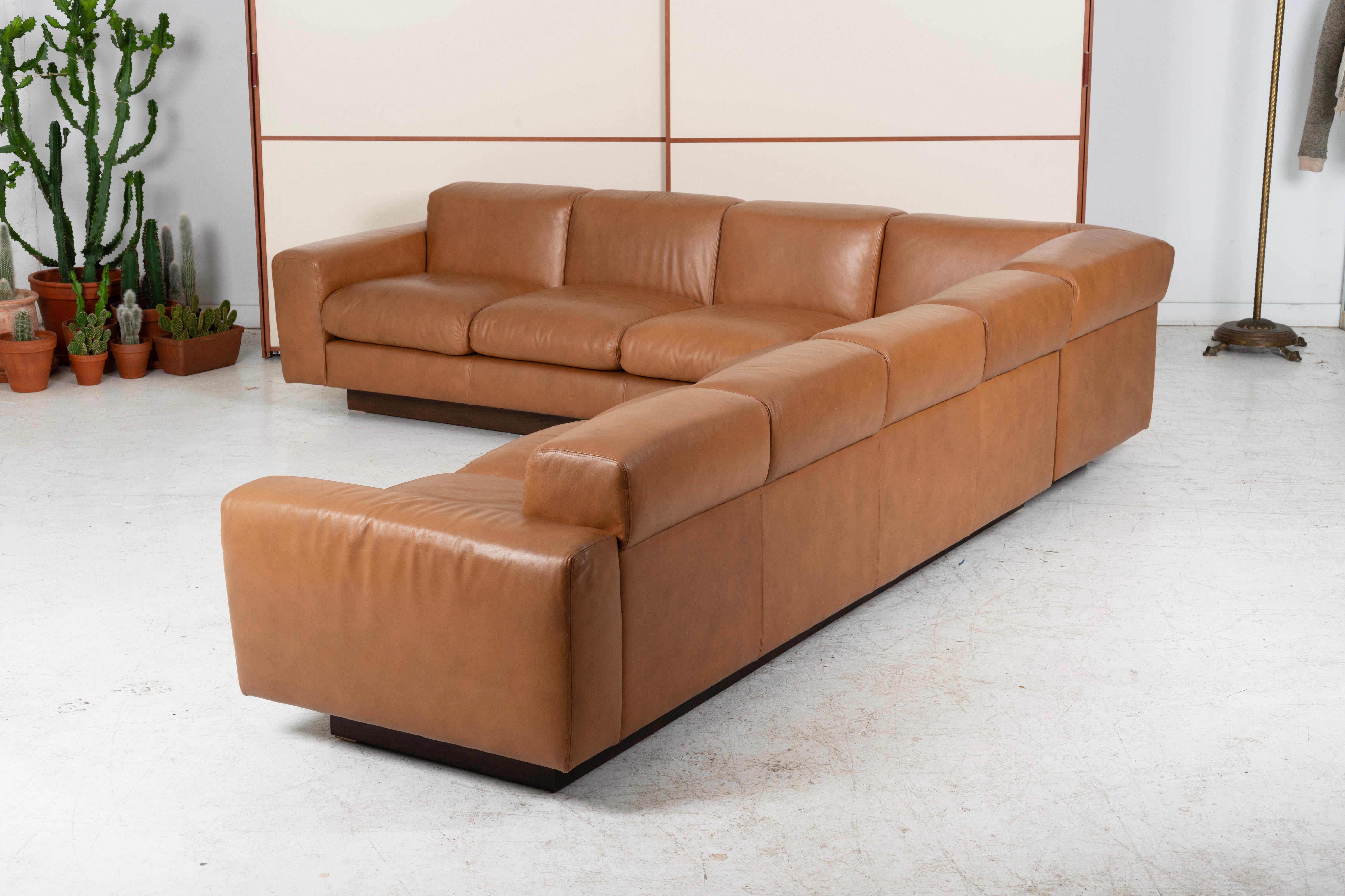 1970's Custom Leder Sektional Sofa im Zustand „Gut“ im Angebot in Chicago, IL