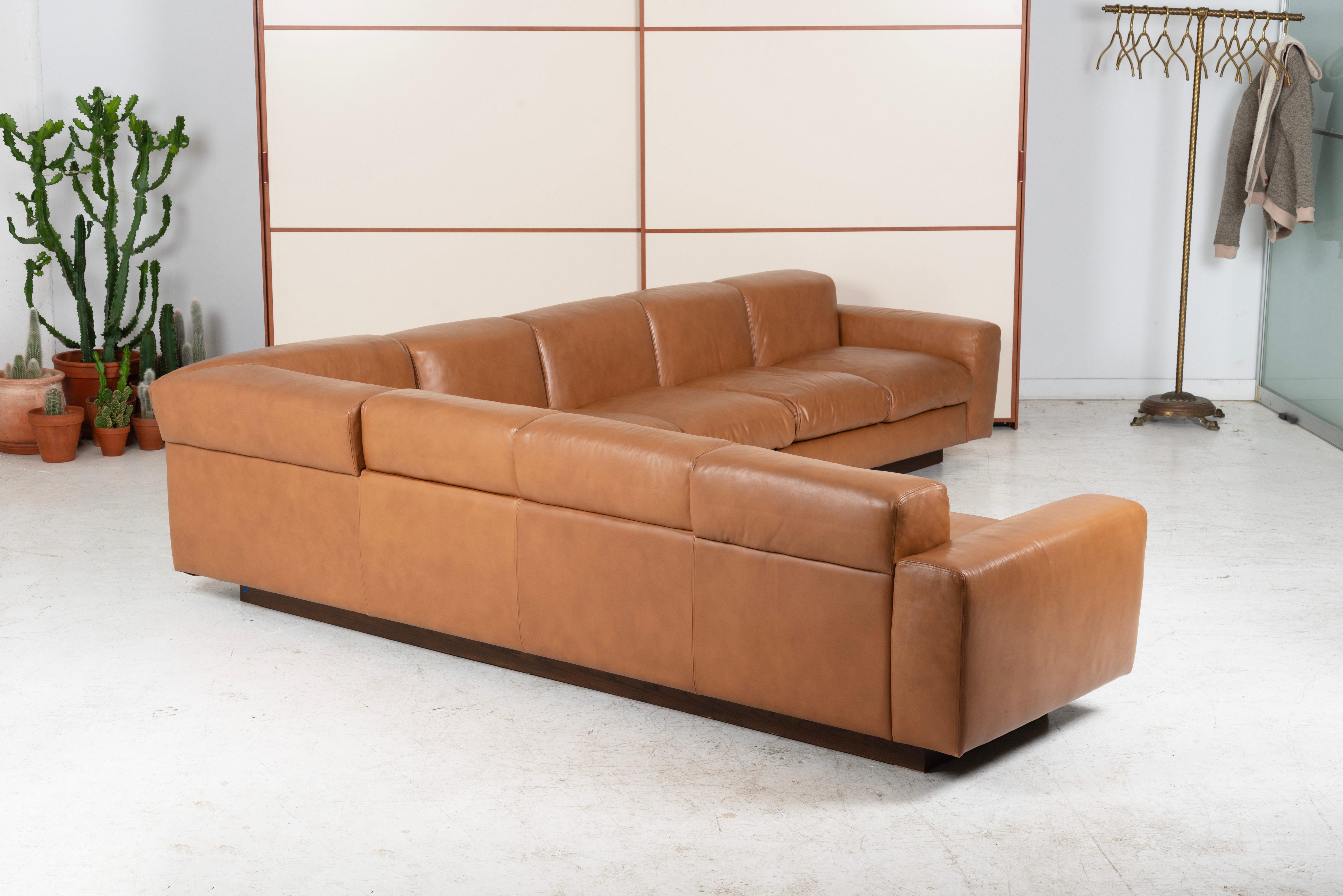 1970's Custom Leder Sektional Sofa im Angebot 3