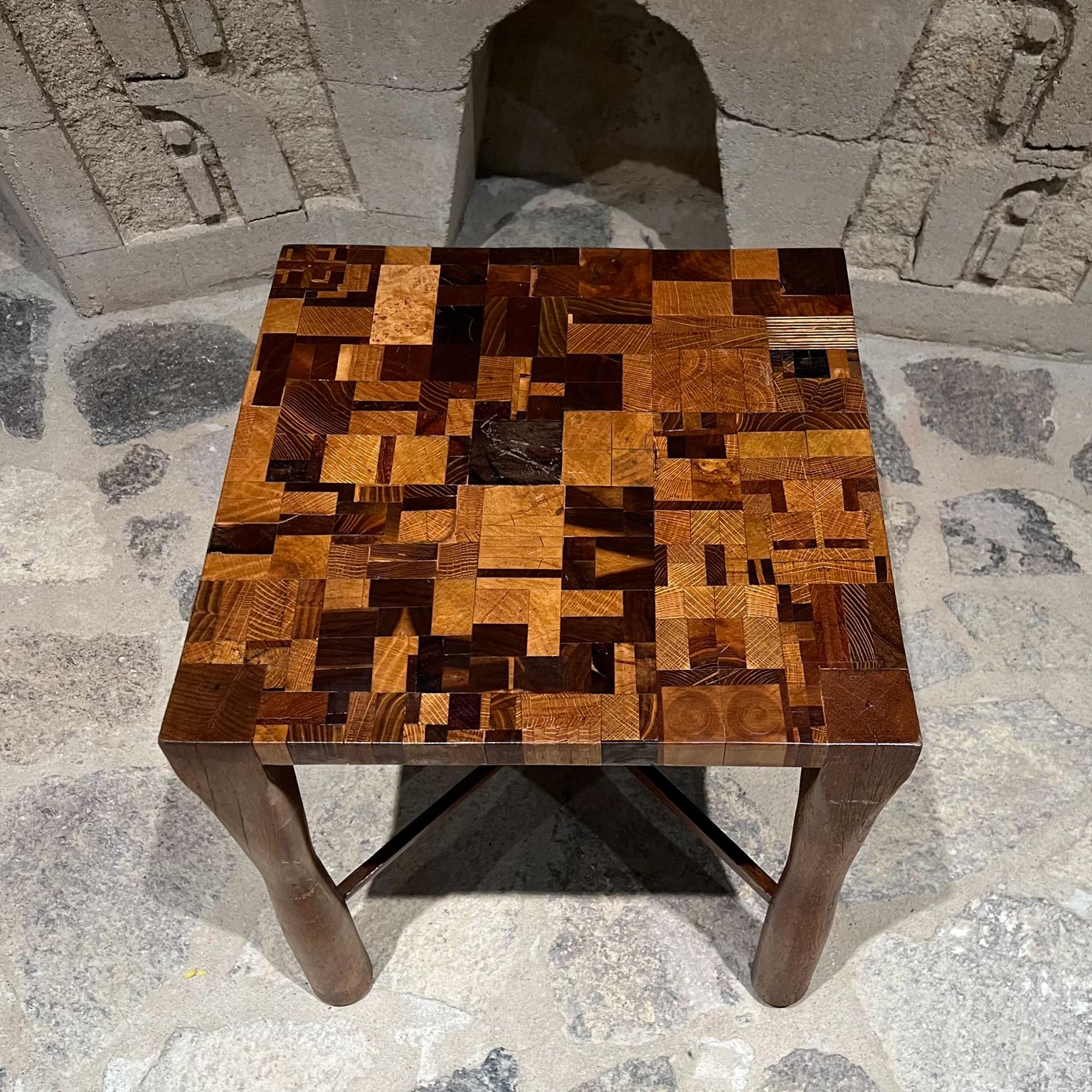 Table d'appoint en bois exotique fabriquée sur-mesure dans le style d'un cordonnier mexicain, années 1970 Bon état - En vente à Chula Vista, CA