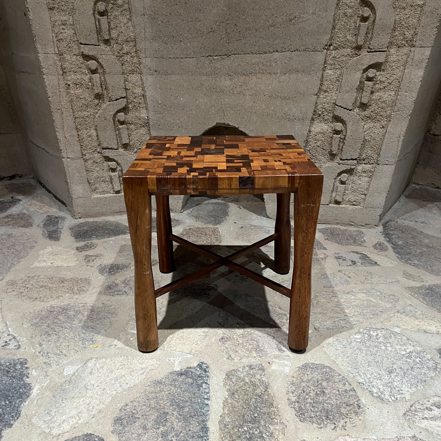 1970s Custom-made Exotic Wood Side Table Style of Don Shoemaker Mexico
Single hand-crafted side table in exotic wood
17.25 x 16.5 d x 16.25
Original preowned vintage condition
See images provided.
Delivery to LA and OC.





