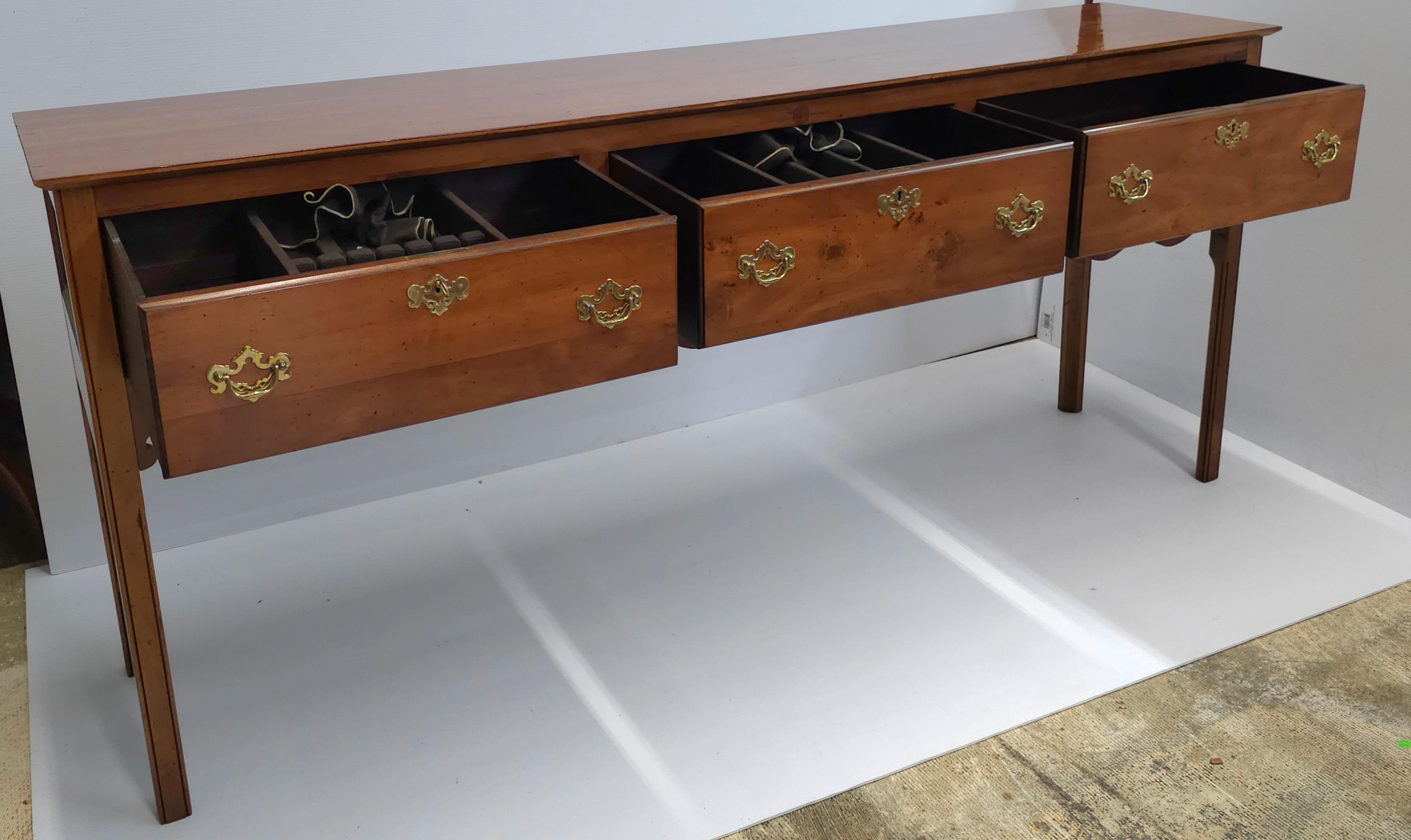 1970s Custom Made Wright Table Company Chippendale Solid Yew Wood Sideboard In Good Condition For Sale In Germantown, MD