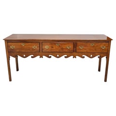 Enfilade Chippendale en bois d'if massif fabriqué sur mesure par Wright Table Company des années 1970