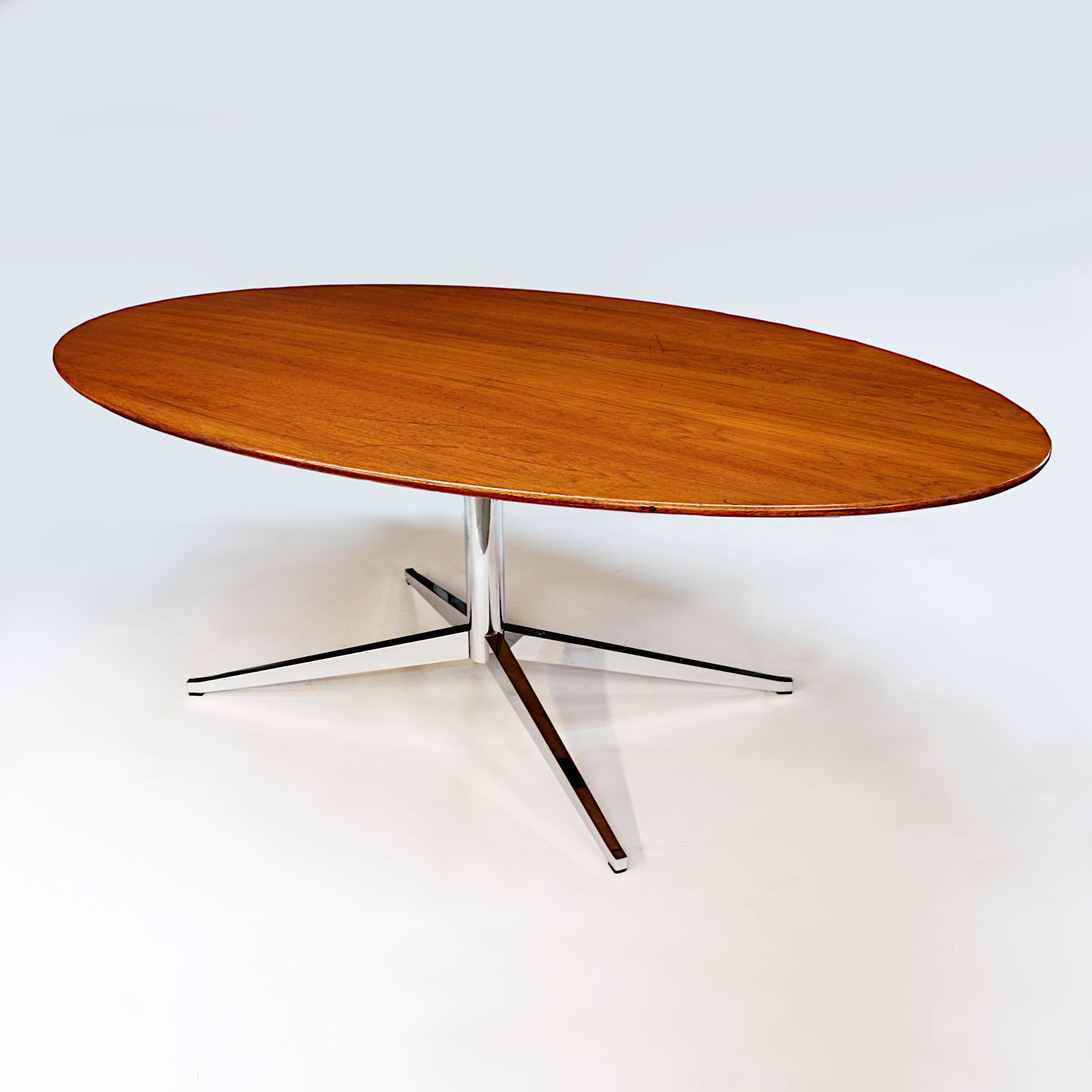Very nice, 1960's Vintage Table Desk by Florence Knoll. Table features oak-veneered oval top and classic chrome base. A great example of an iconic midcentury design!