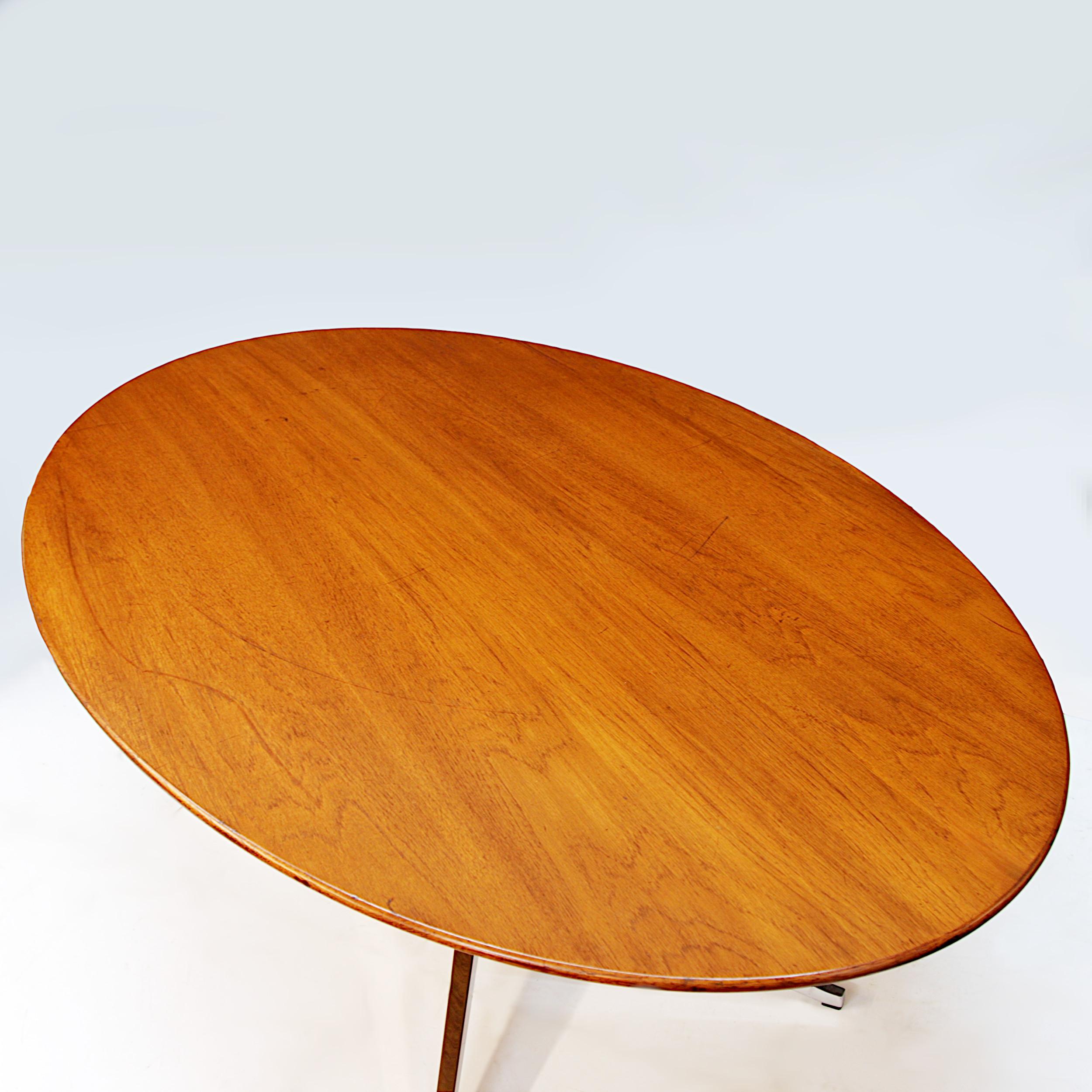 American 1960s Mid-Century Modern Oval Oak Dining Conference Table Desk by Florence Knoll