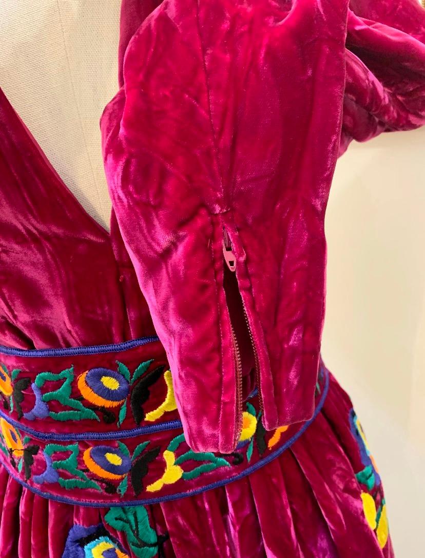 1970s Custom Oscar de la Renta Burgundy Crush Velvet Floral Embroidered Gown In Excellent Condition For Sale In Maywood, NJ