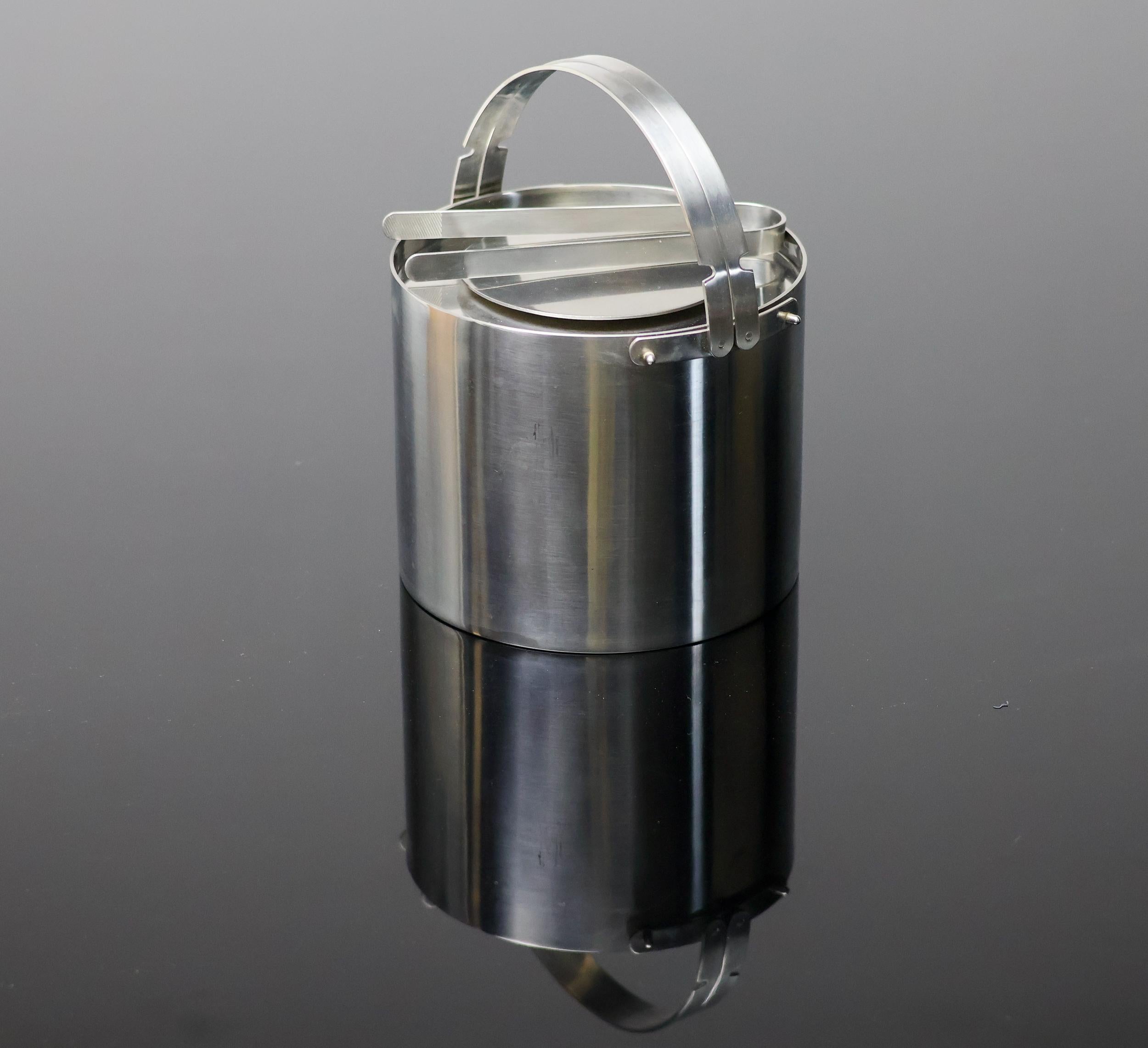 1970s Cylinda Stainless Steel Ice Bucket with Tongs by Arne Jacobsen for Stelton For Sale 3