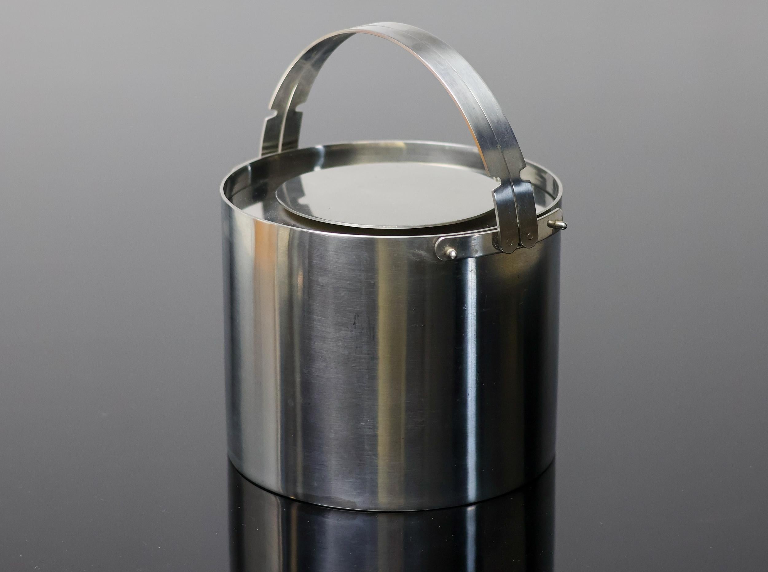 1970er Cylinda Eiskübel aus Edelstahl mit Zange von Arne Jacobsen für Stelton im Angebot 2