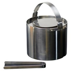 Cubitera de acero inoxidable Cylinda de los años 70 con pinzas, de Arne Jacobsen para Stelton