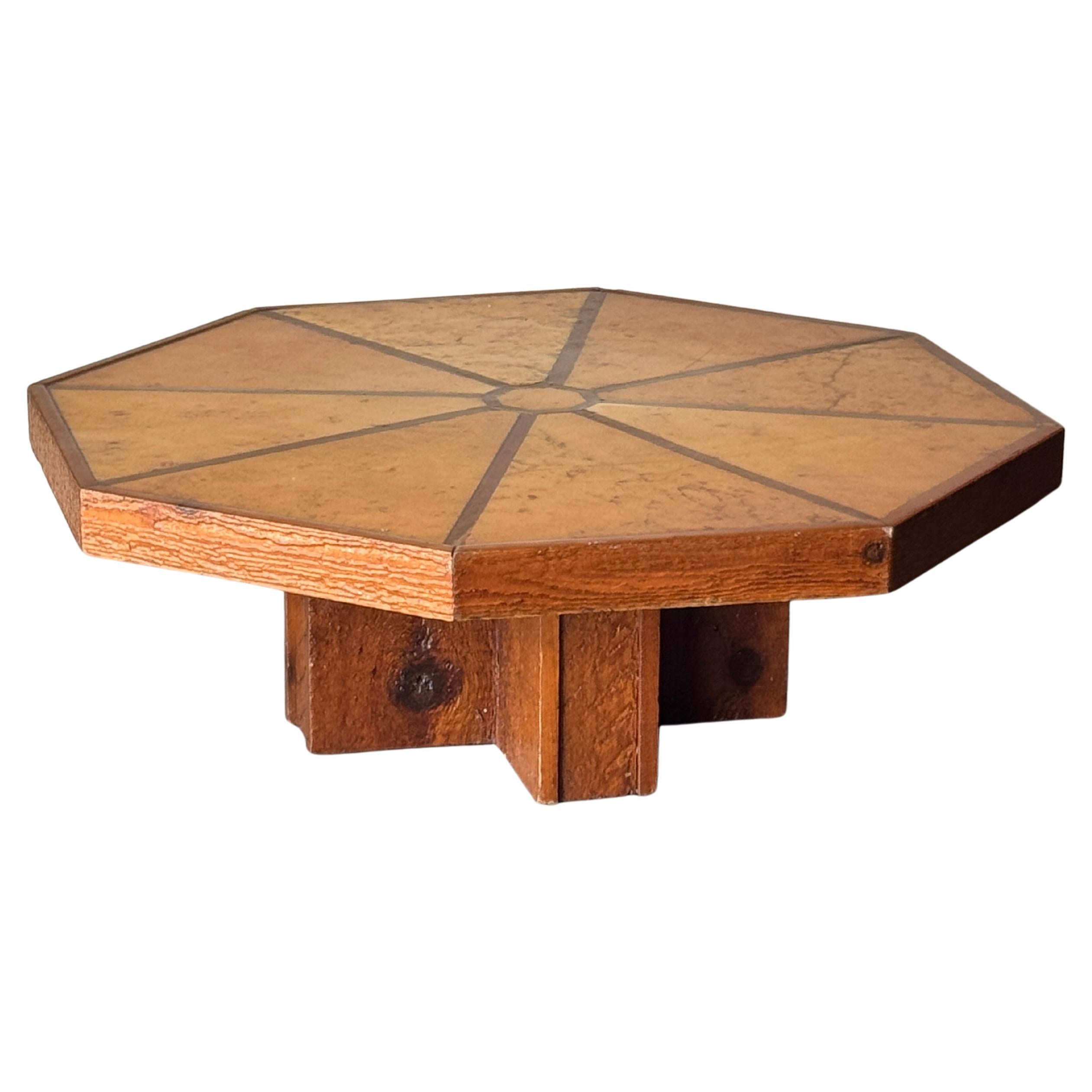 1970 Chypre + Table basse octogonale en pierre de corail en vente