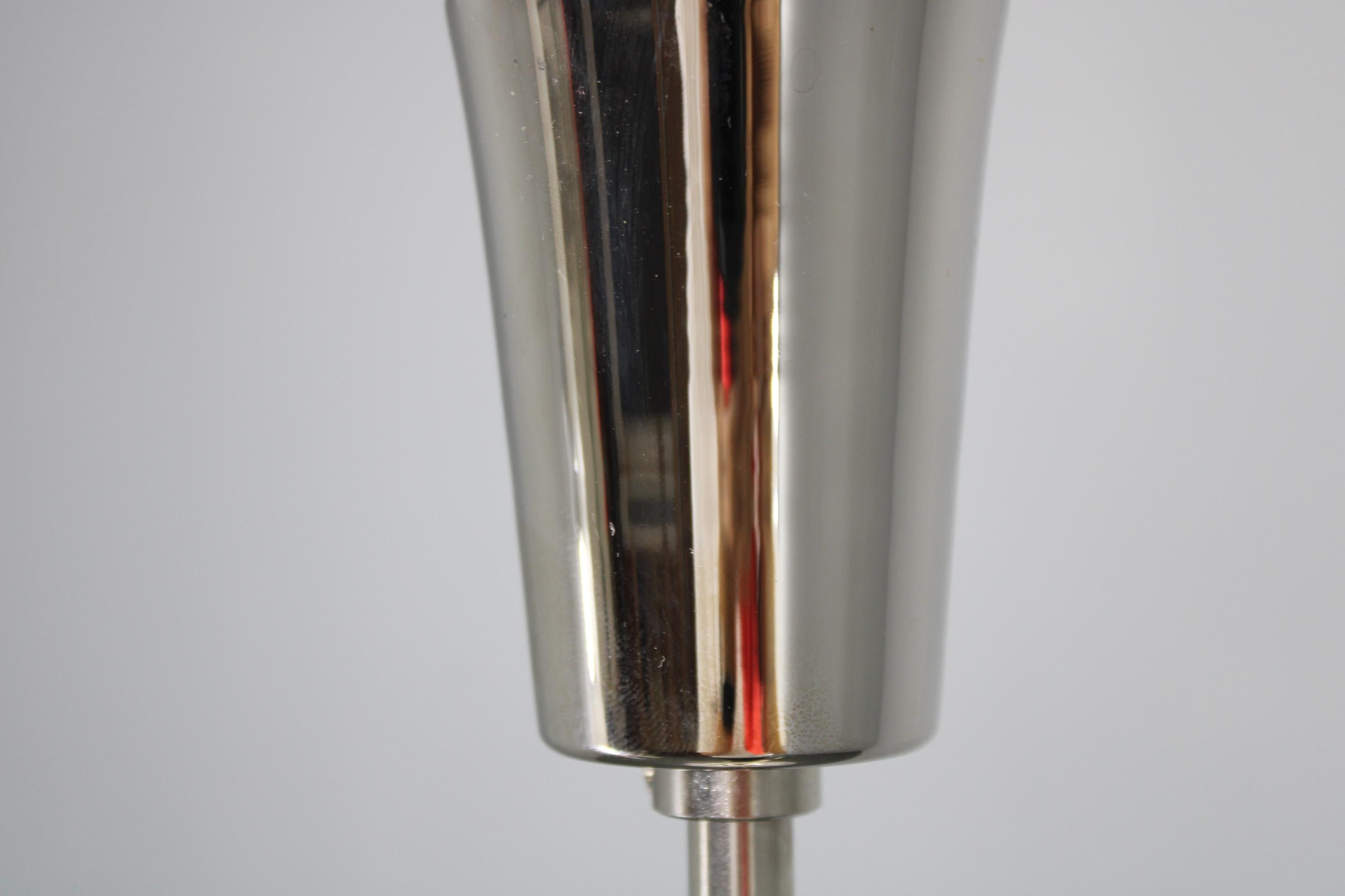 Lámparas colgantes checas de mediados de siglo de los 70, vidrio soplado y cromo, recableadas, par en venta 3