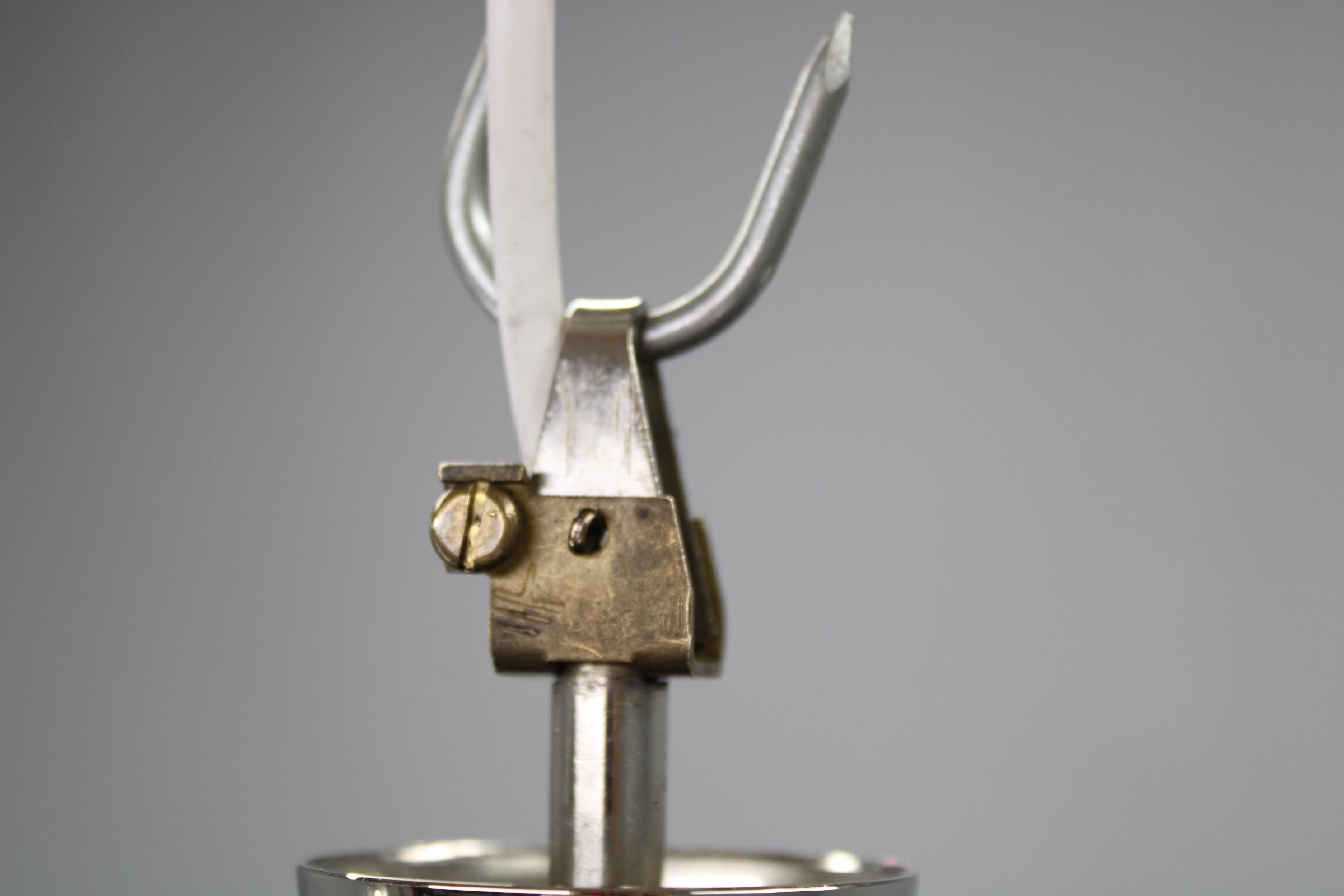 Lámparas colgantes checas de mediados de siglo de los 70, vidrio soplado y cromo, recableadas, par en venta 4