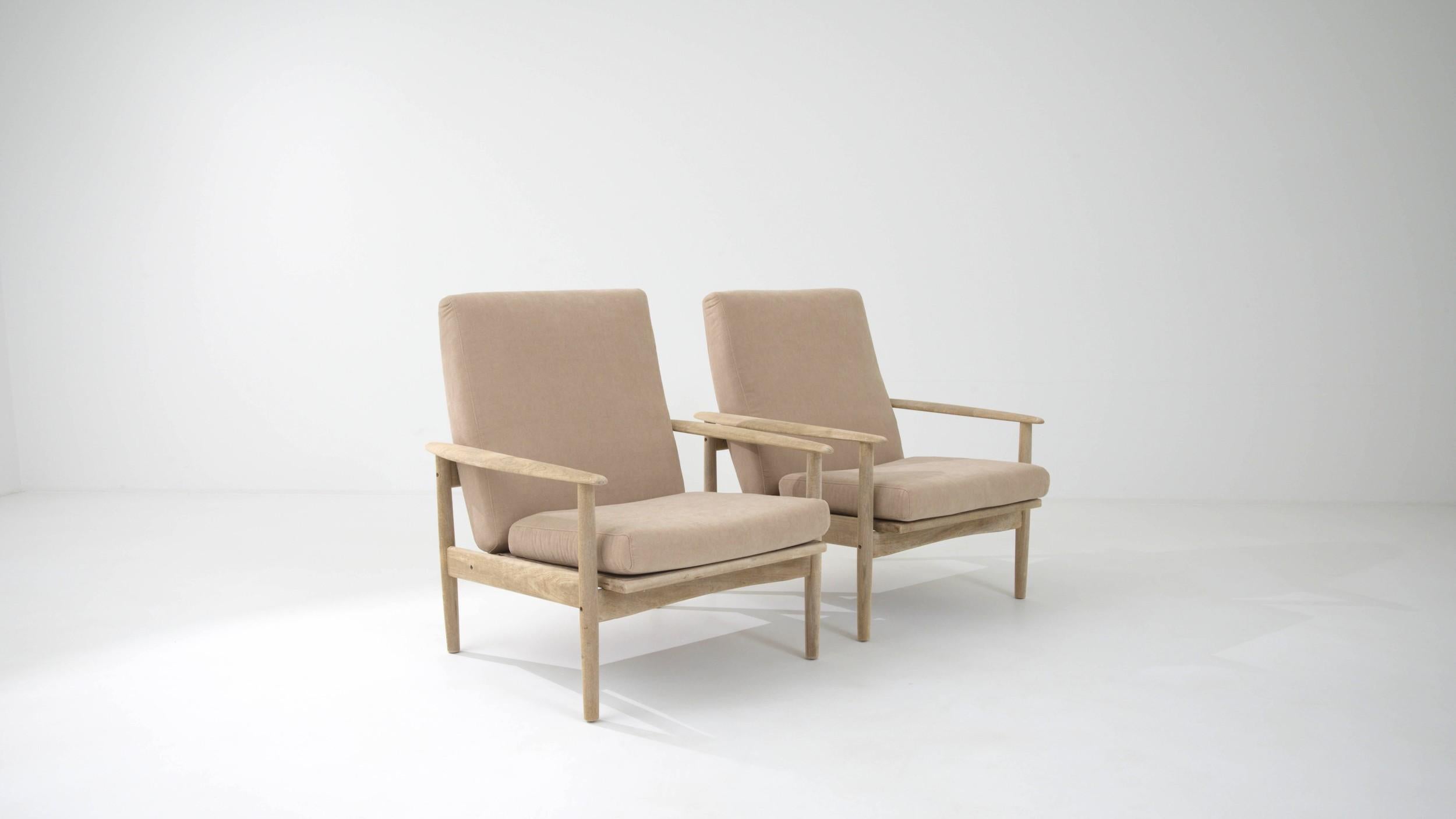 Tschechische modernistische gepolsterte Sessel der 1970er Jahre, ein Paar im Angebot 5