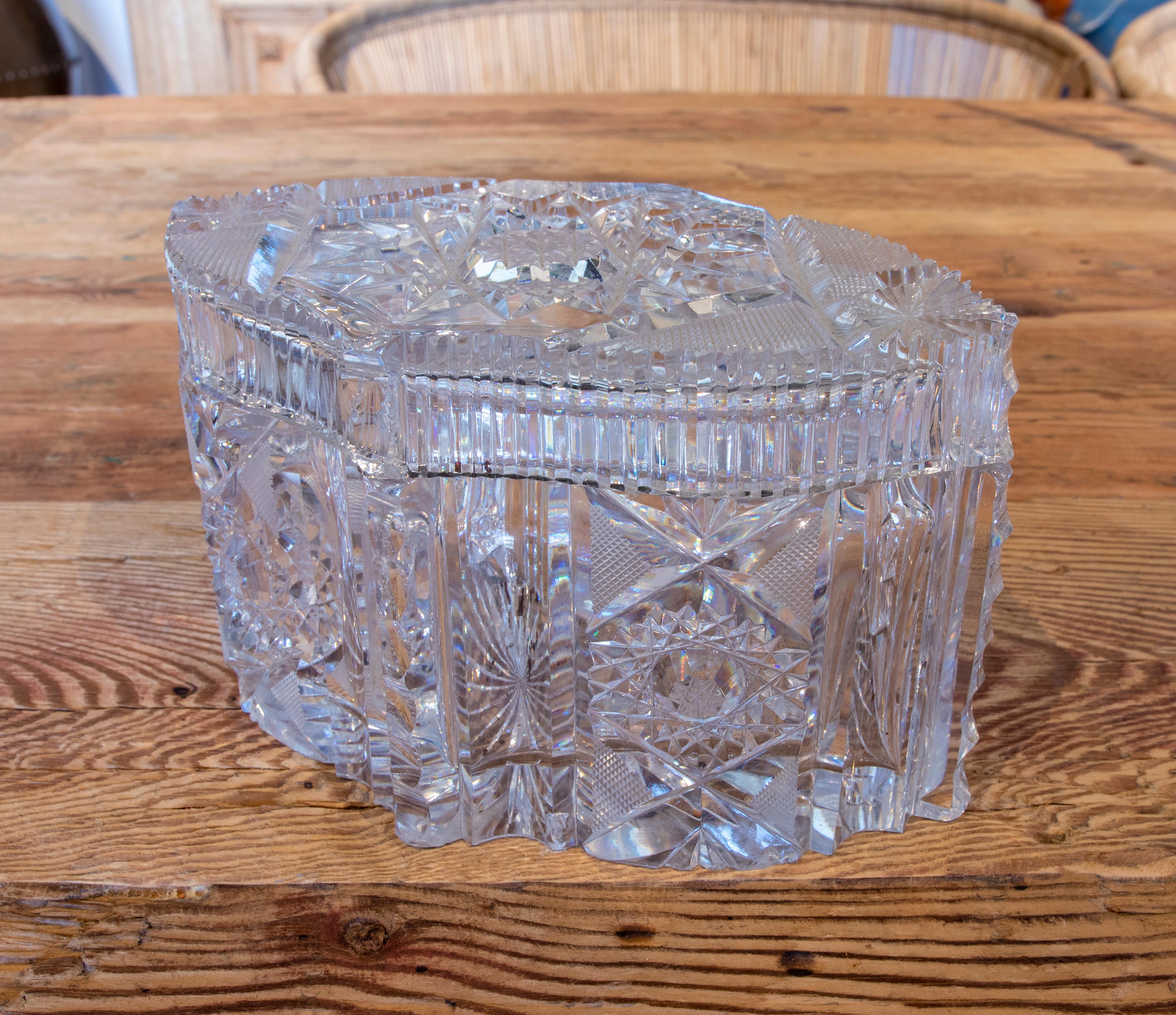 1970s Czech Republic Handcut Crystal Box In Good Condition For Sale In Marbella, ES