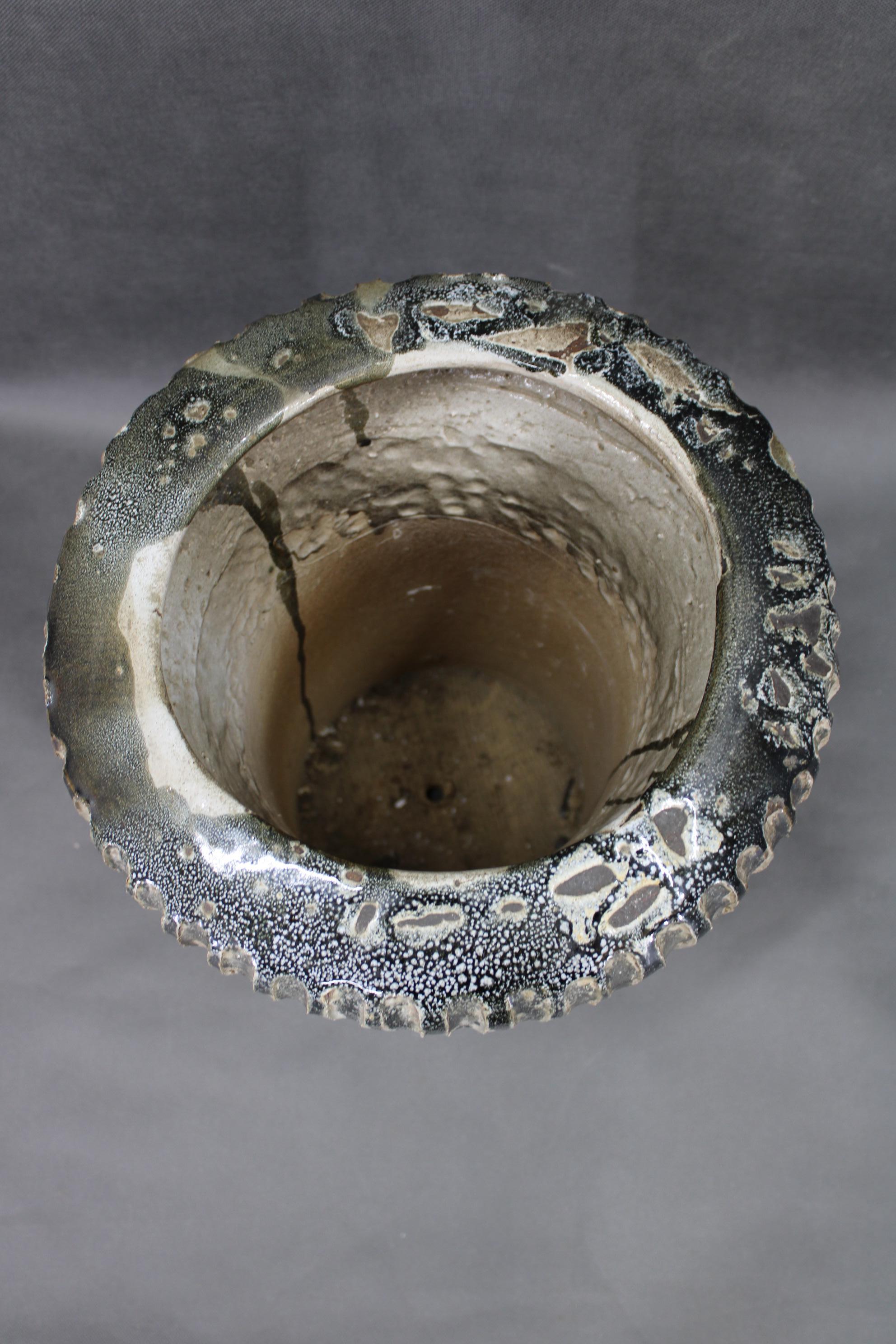 1970er Tschechoslowakische Brutalistische Keramikvase, große strukturierte Keramik aus der Jahrhundertmitte (Tschechisch) im Angebot