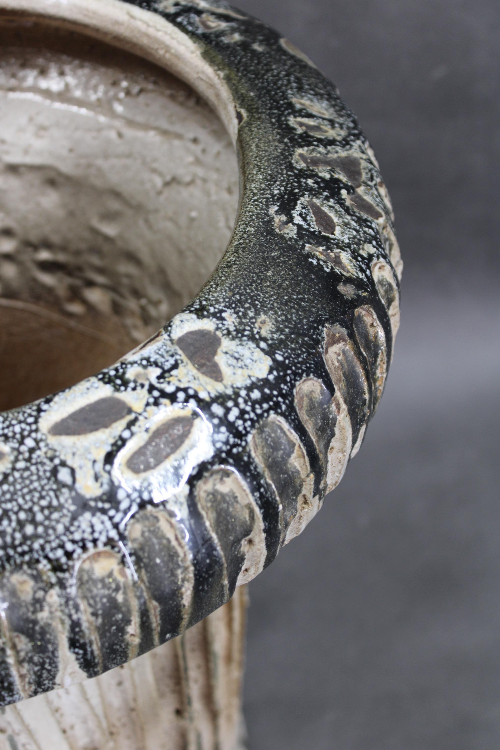 1970er Tschechoslowakische Brutalistische Keramikvase, große strukturierte Keramik aus der Jahrhundertmitte (Poliert) im Angebot