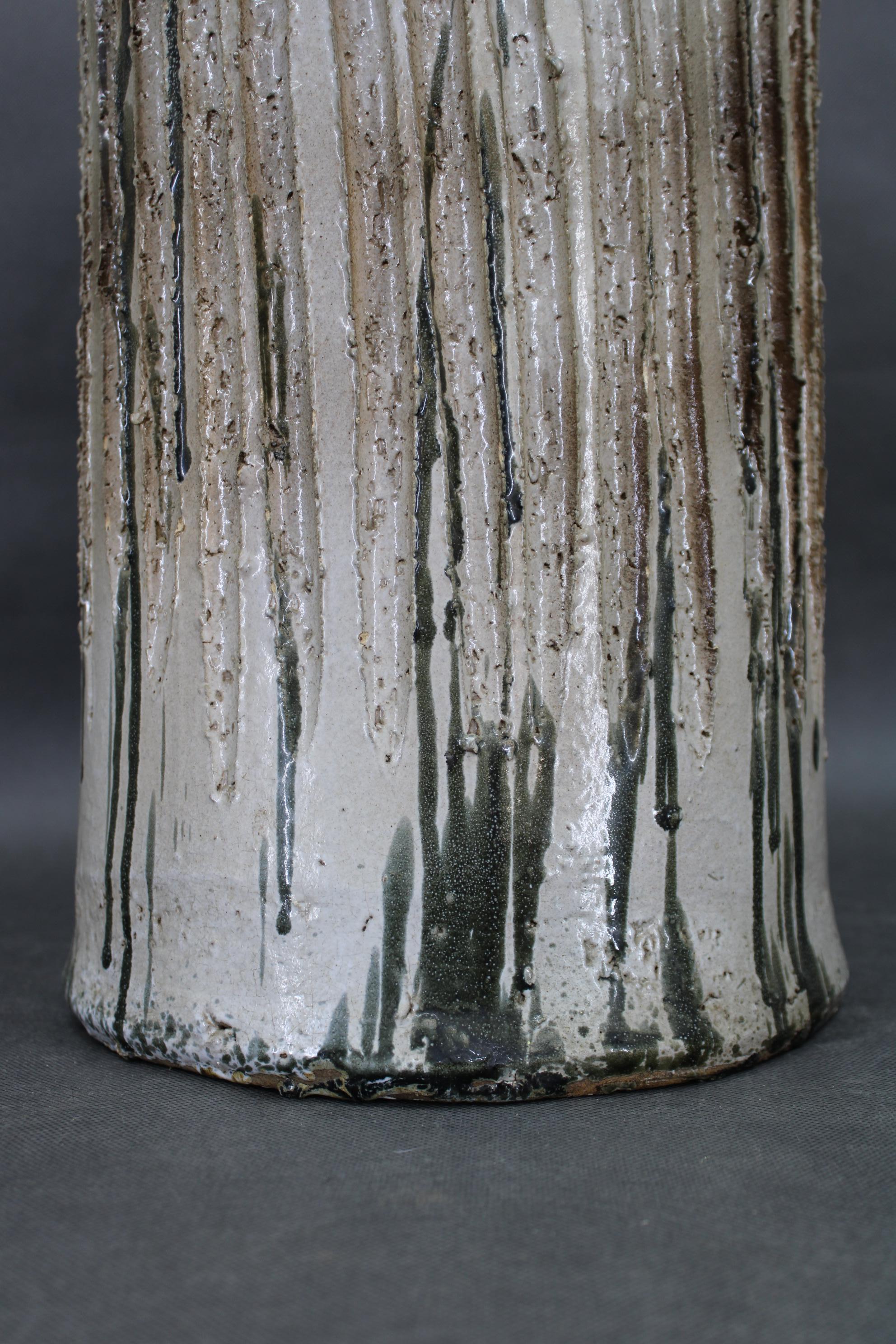 1970er Tschechoslowakische Brutalistische Keramikvase, große strukturierte Keramik aus der Jahrhundertmitte (Ende des 20. Jahrhunderts) im Angebot