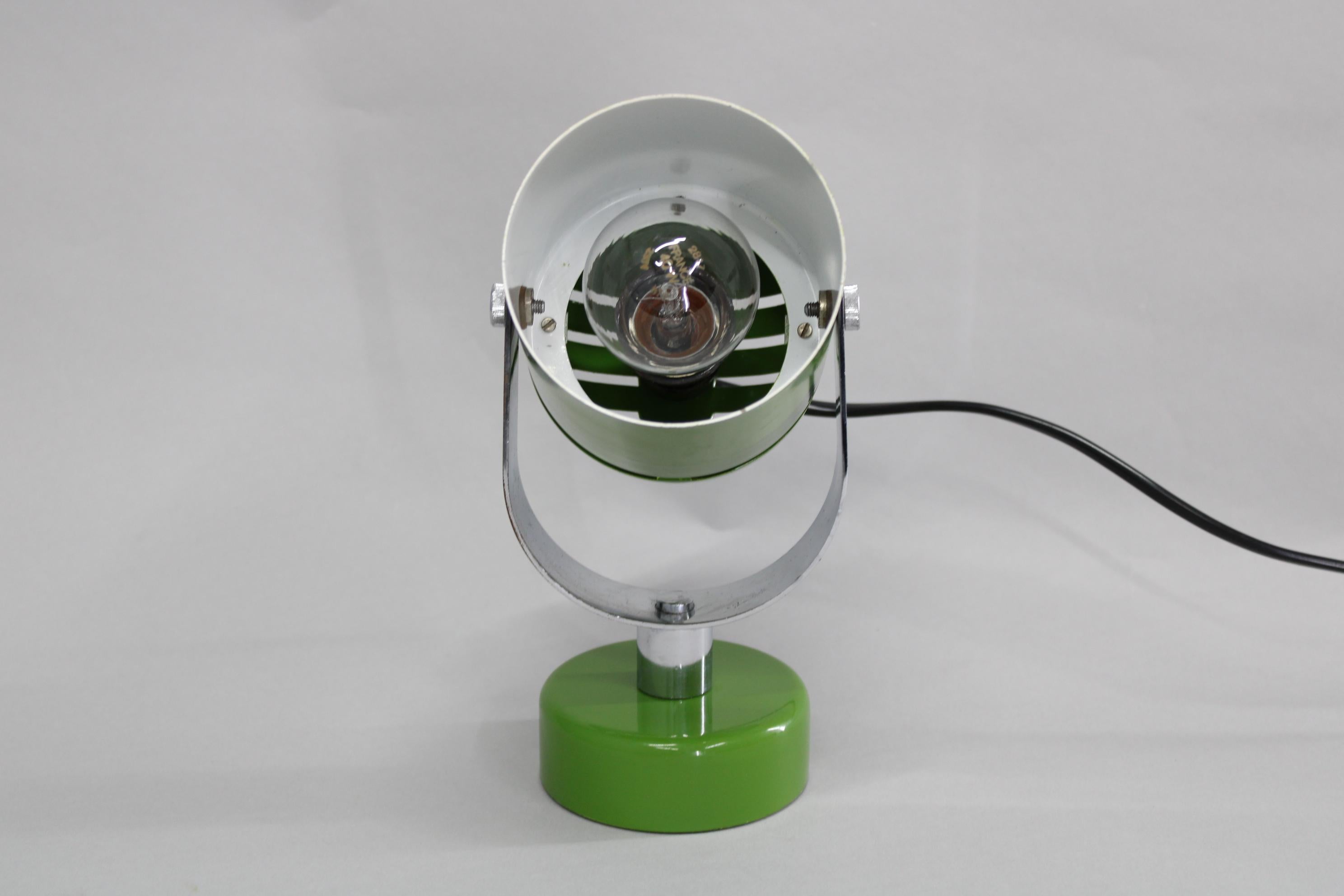 1970er Tschechoslowakische verstellbare Wandleuchte von Stanislav Indra, Chrom & Grün E (Moderne der Mitte des Jahrhunderts) im Angebot