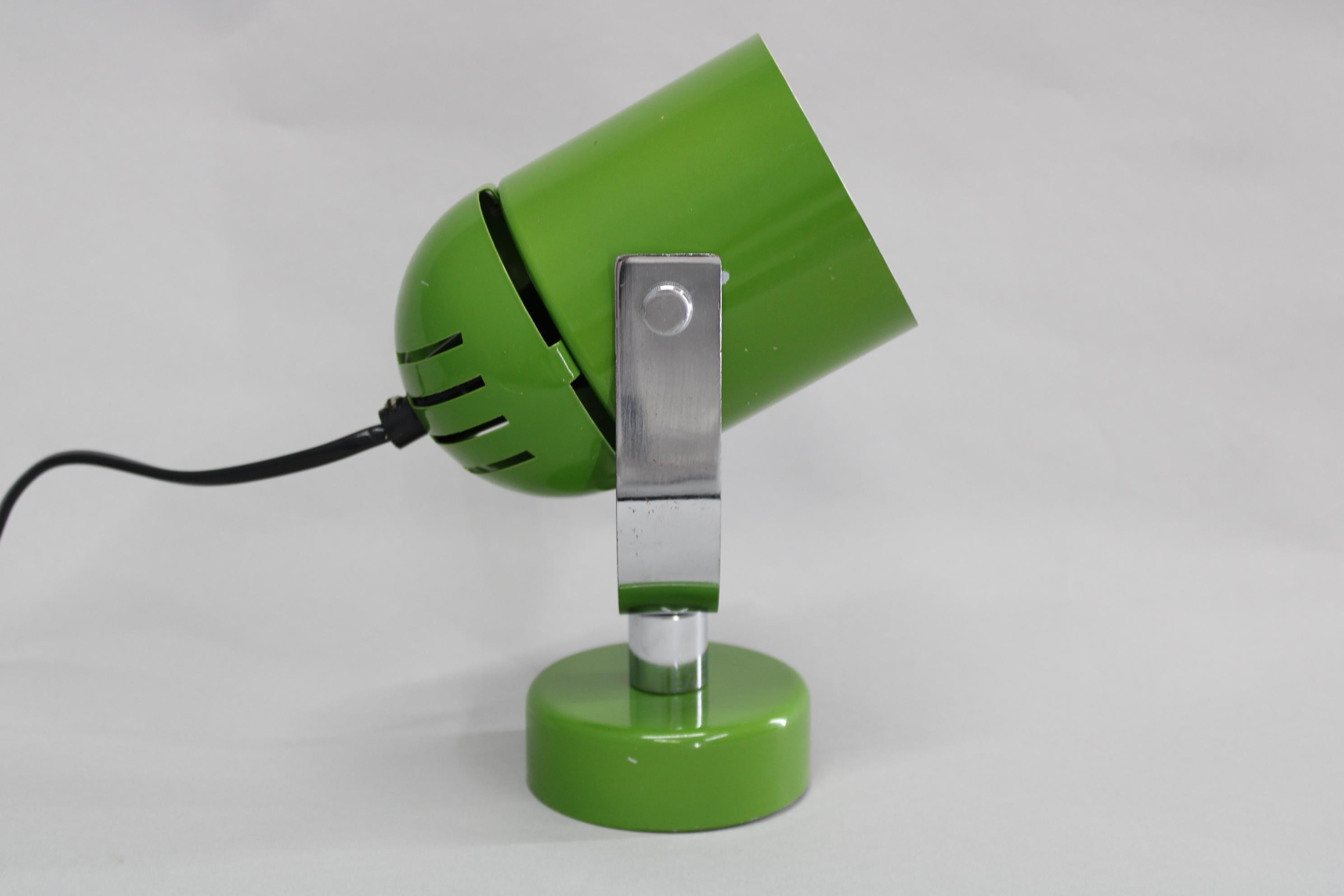 1970er Tschechoslowakische verstellbare Wandleuchte von Stanislav Indra, Chrom & Grün E (Poliert) im Angebot