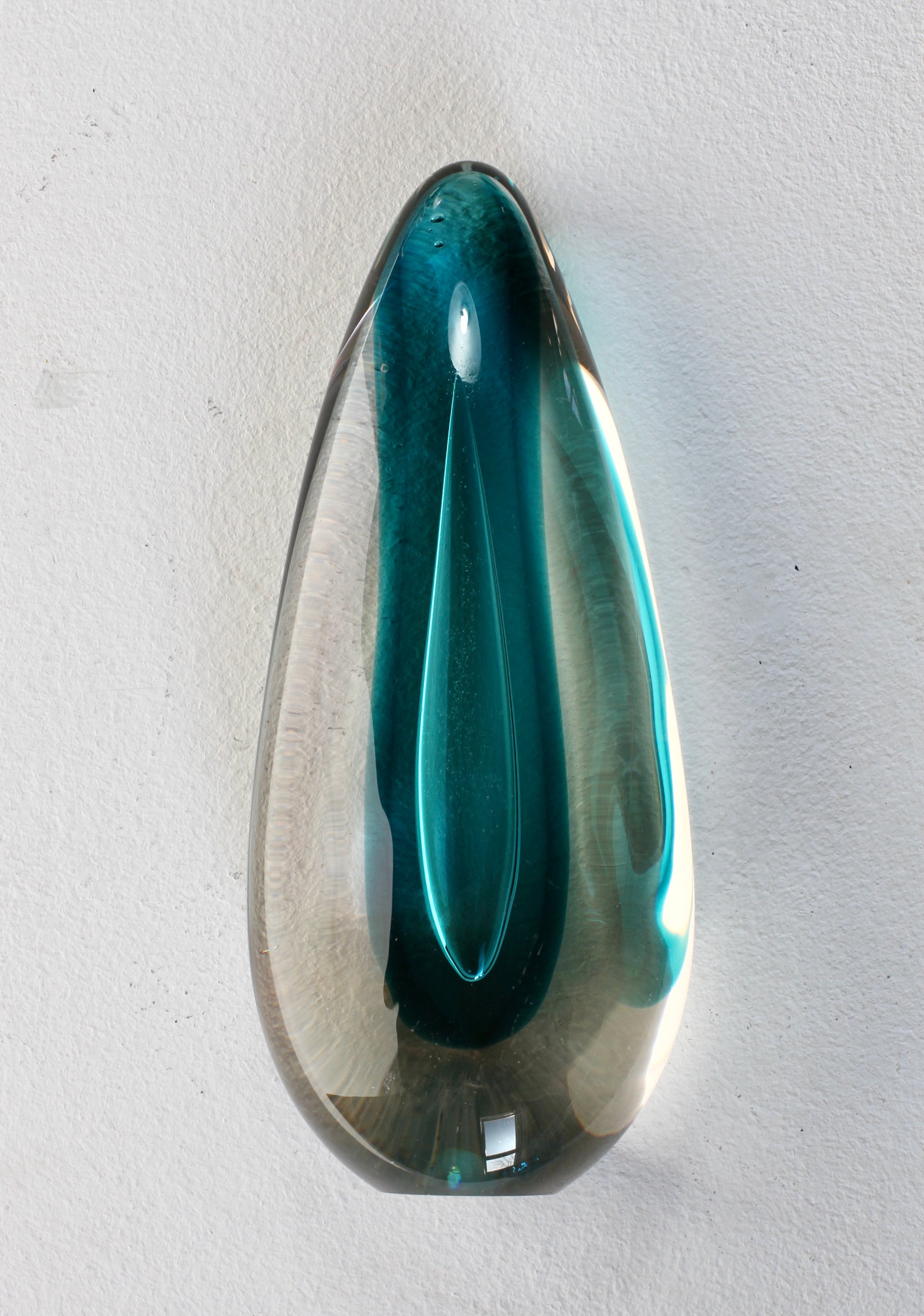 Rare, Mid-Century Modern vintage water drop shaped paperweight with singular trapped air bubble inclusion within the green/blue/turquoise clear (slightly tinted) glass. Very unusual shape and design.

Dimensions: 
20.3cm tall by 8.7cm wide by 6cm