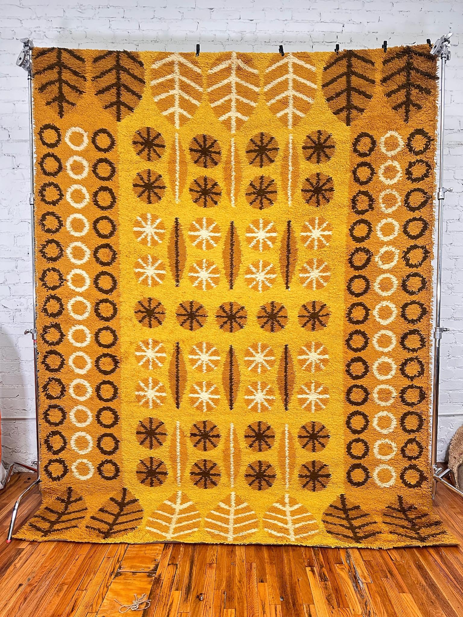 Fin du 20e siècle DANIA Taepper Yellow Brown Circle UNUSED Mid Century Danish Wool Rya Rug (1970) en vente
