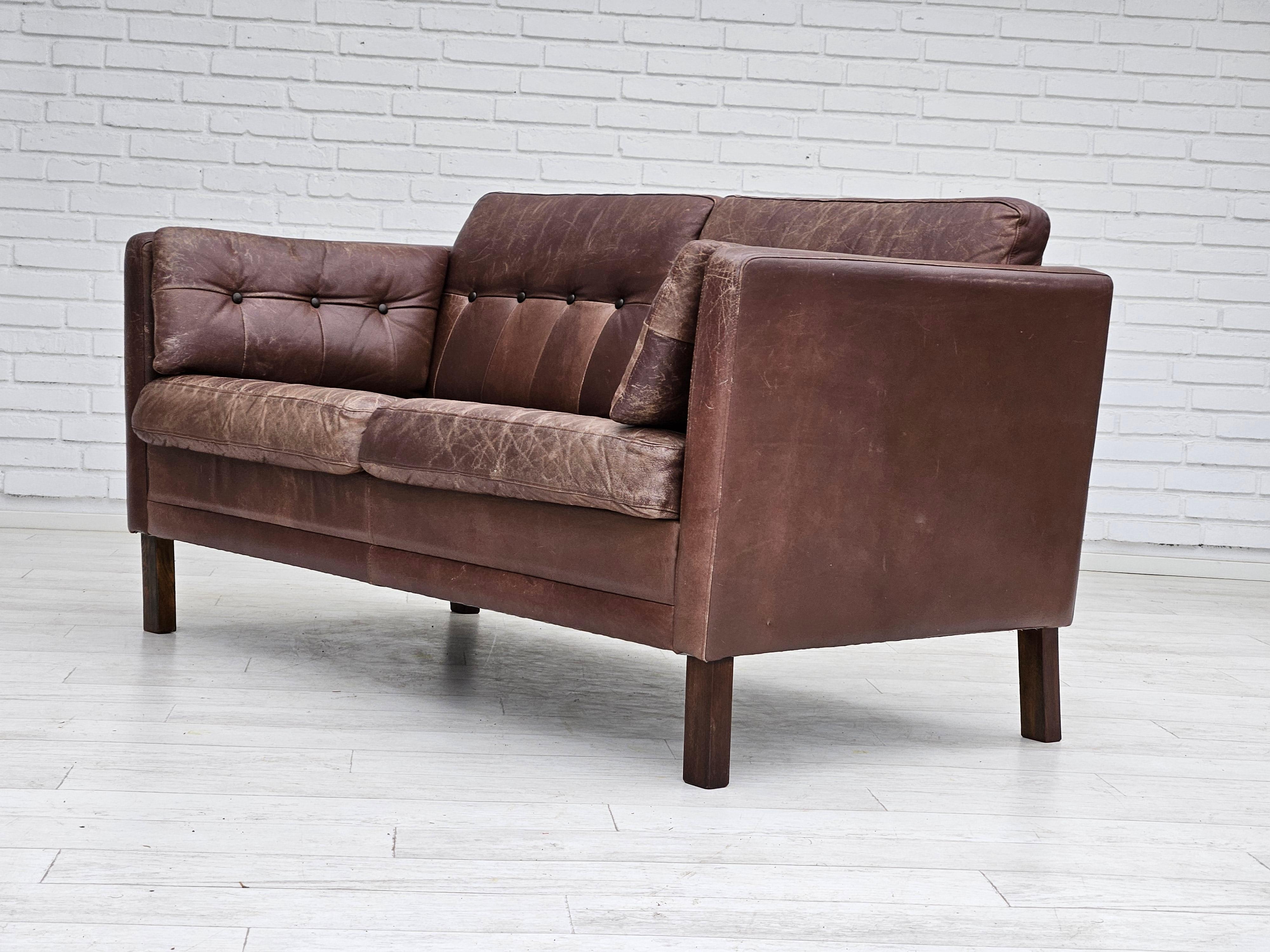 1970s, Danish 2-seater classic sofa, original brown leather. For Sale 6