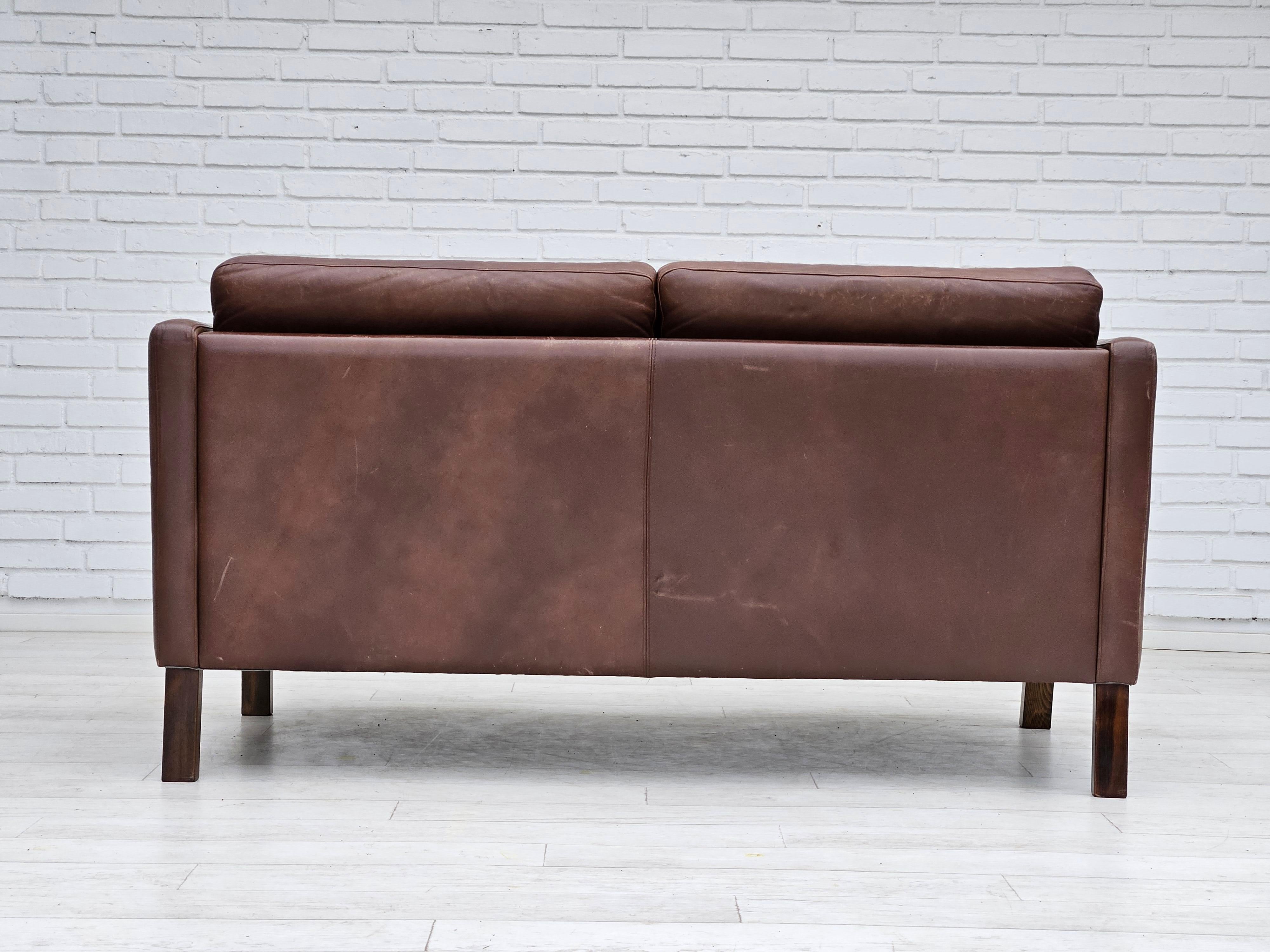1970s, Danish 2-seater classic sofa, original brown leather. For Sale 1