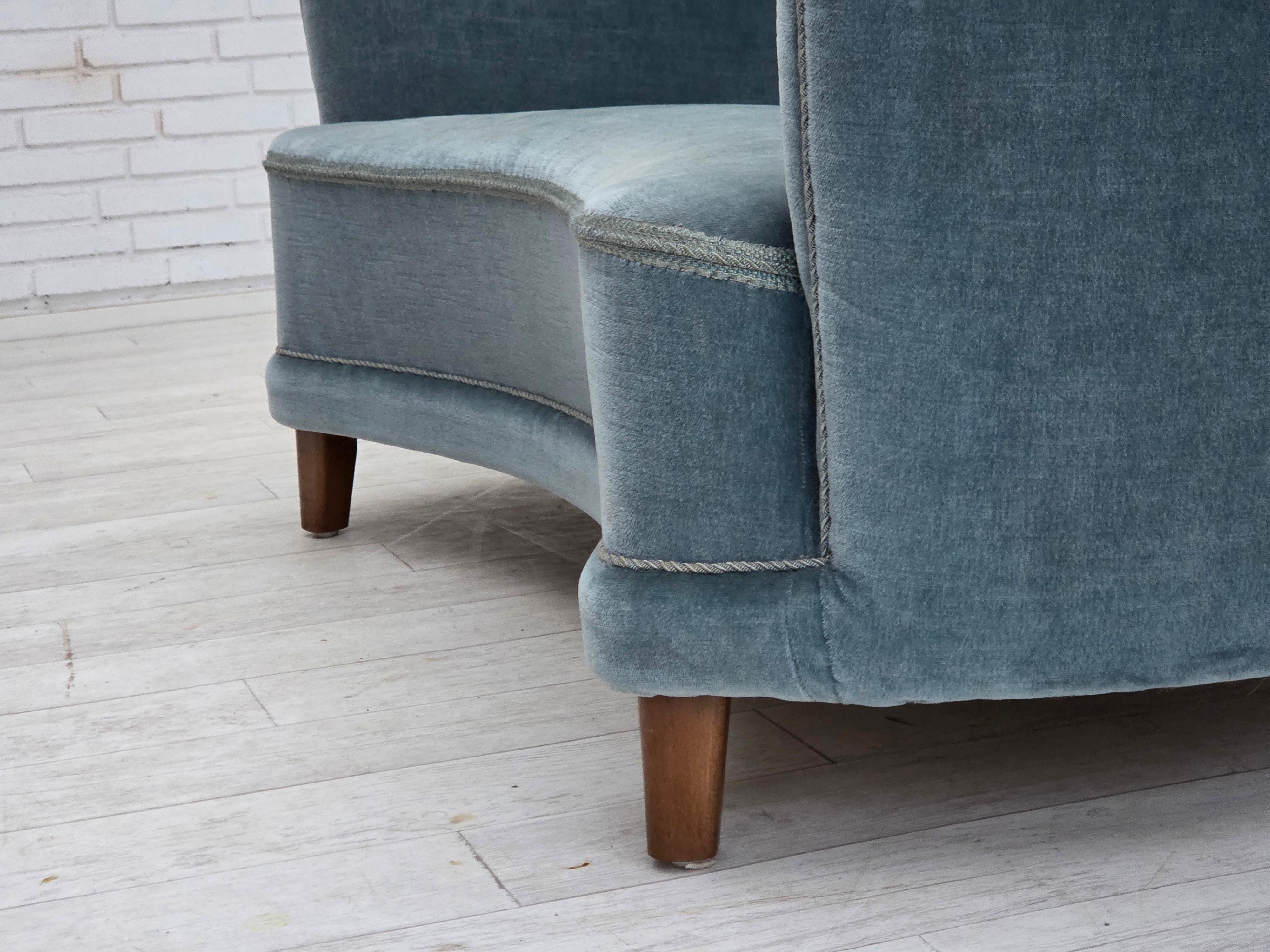 Años 70, sofá danés curvo de 2 plazas, terciopelo azul mueble. en venta 5
