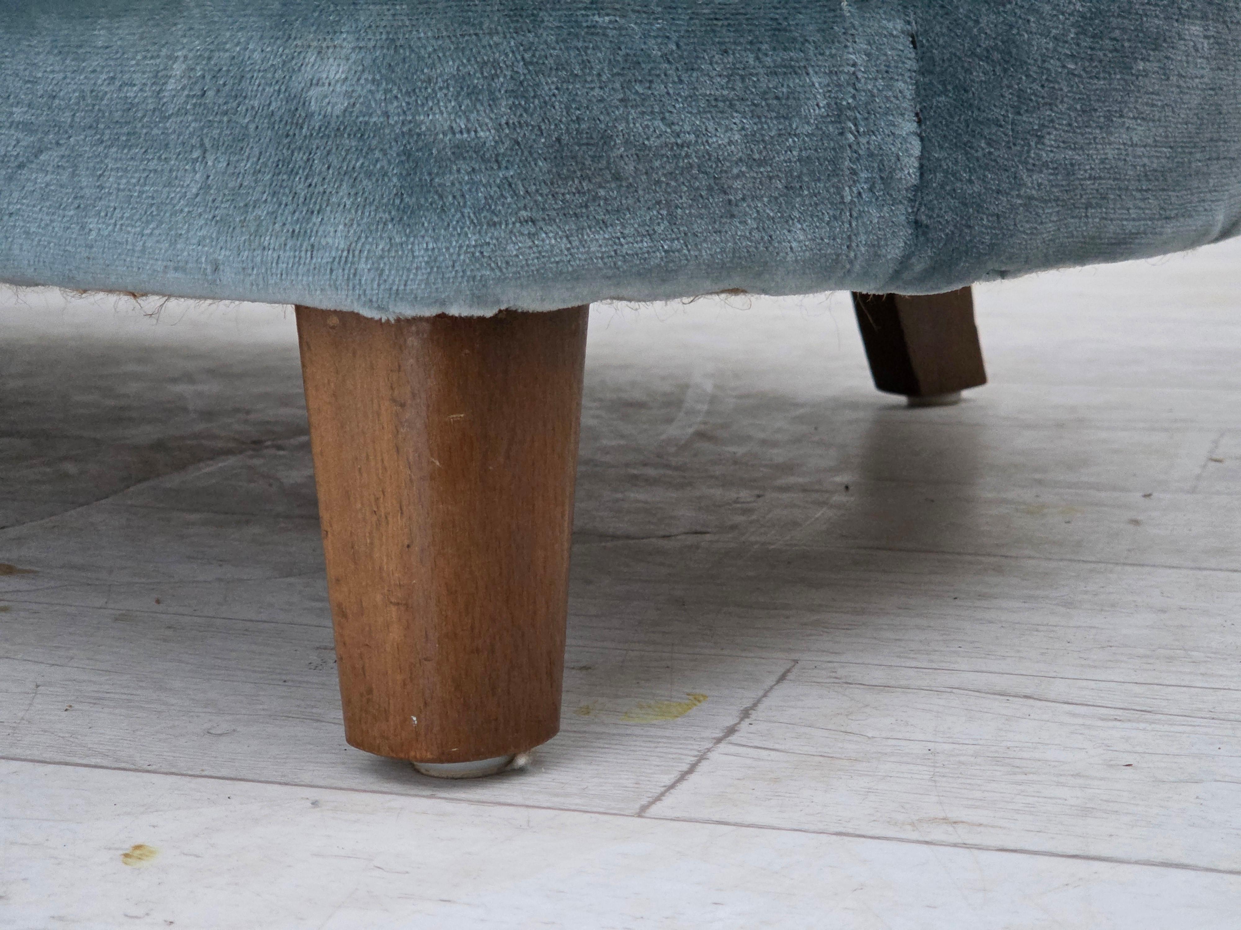 Años 70, sofá danés curvo de 2 plazas, terciopelo azul mueble. Danés en venta