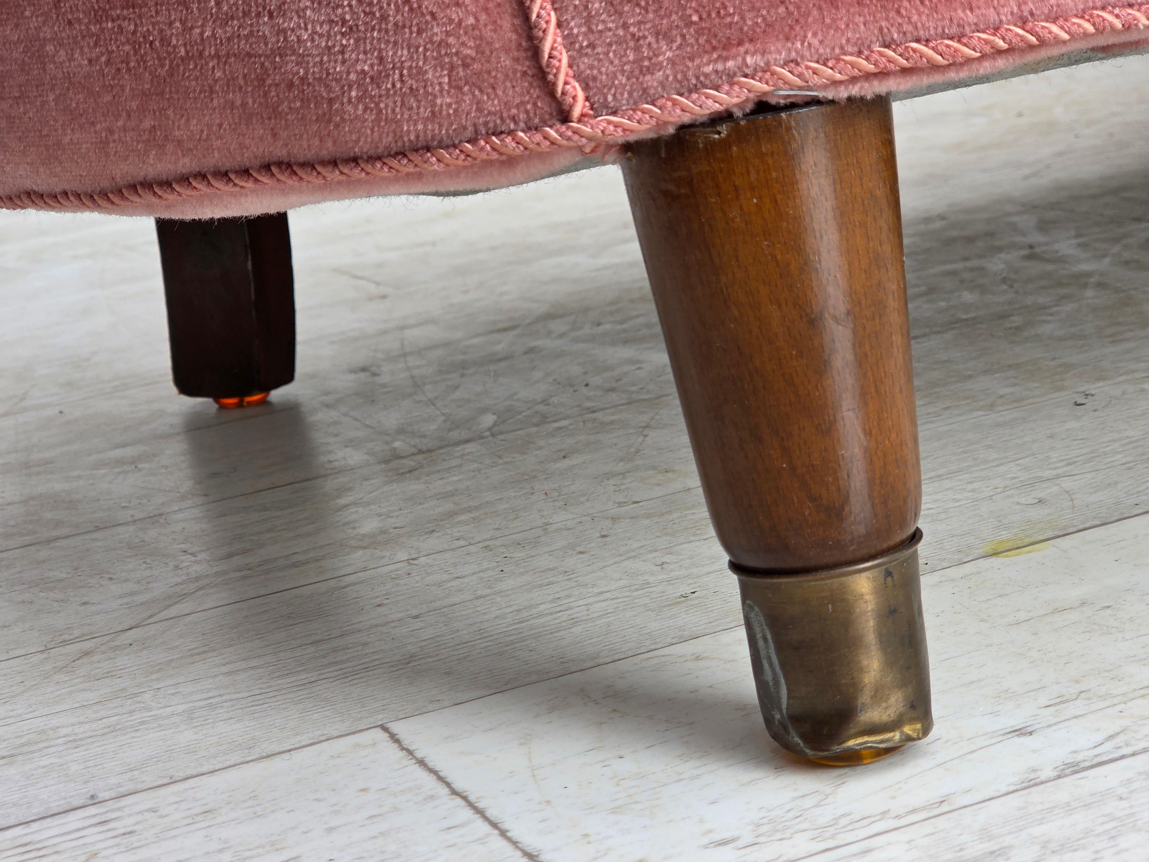 1970s, Danish 2-seater curved sofa, original salmon pink furniture velour. en vente 6