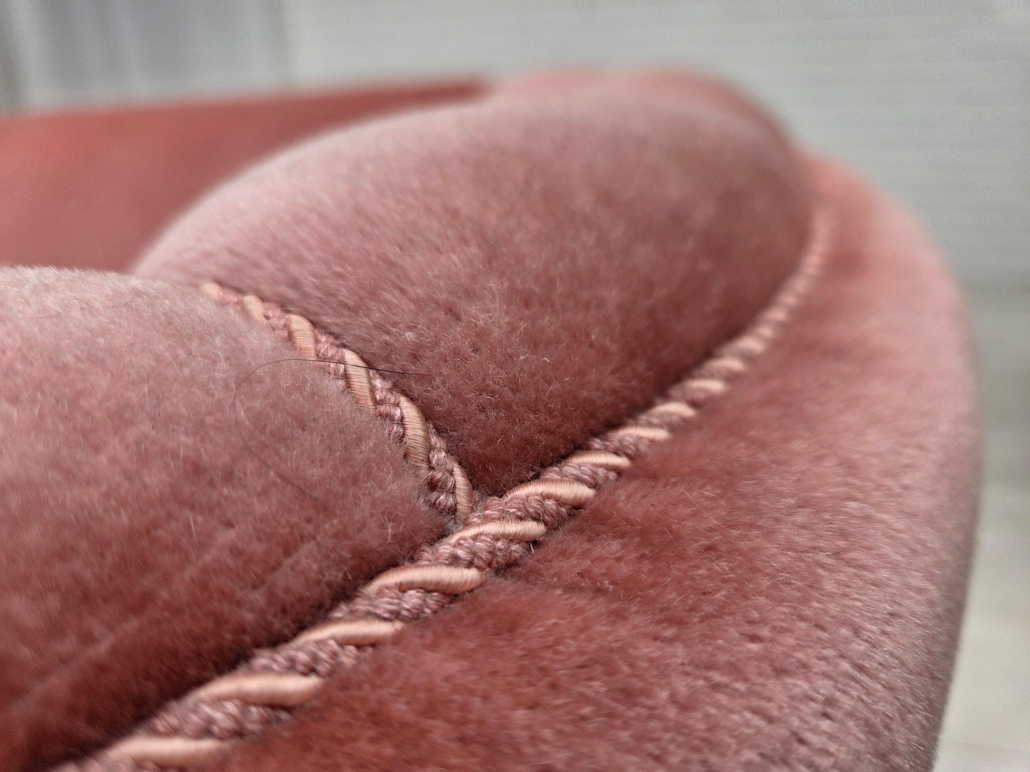 1970s, Danish 2-seater curved sofa, original salmon pink furniture velour. en vente 7