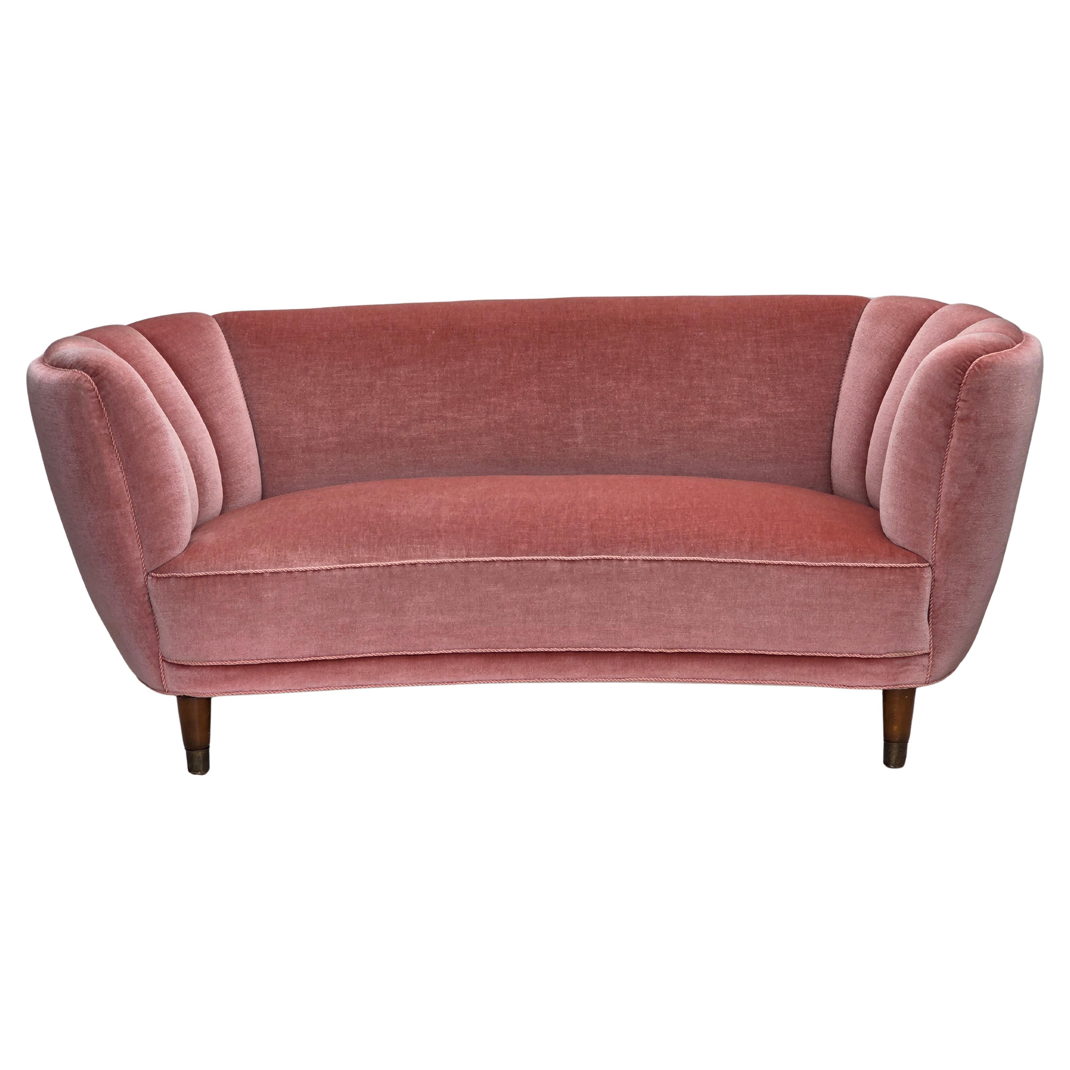 1970s, Danish 2-seater curved sofa, original salmon pink furniture velour. en vente