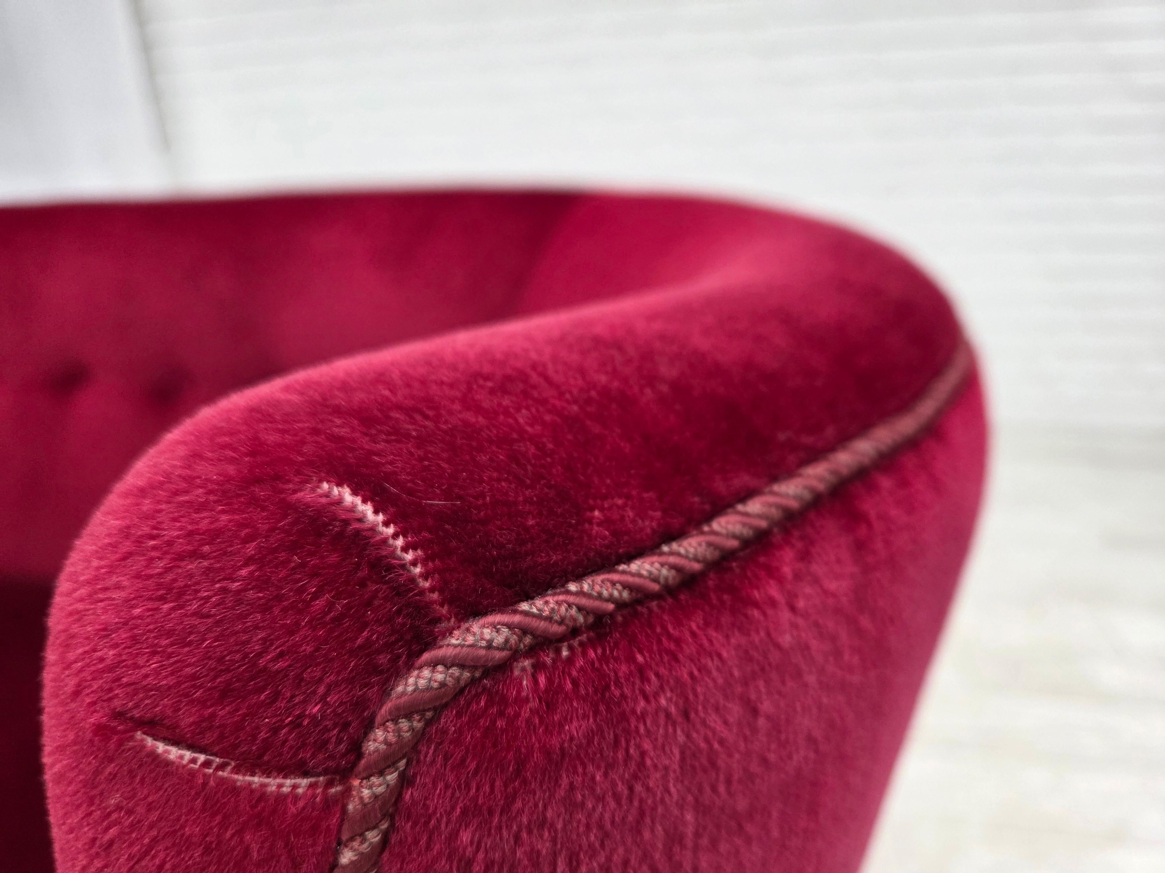 1970er Jahre, dänisches 2-Sitzer-Schwingsofa, roter Möbelvelours, Buchenholz. im Zustand „Gut“ im Angebot in Tarm, 82