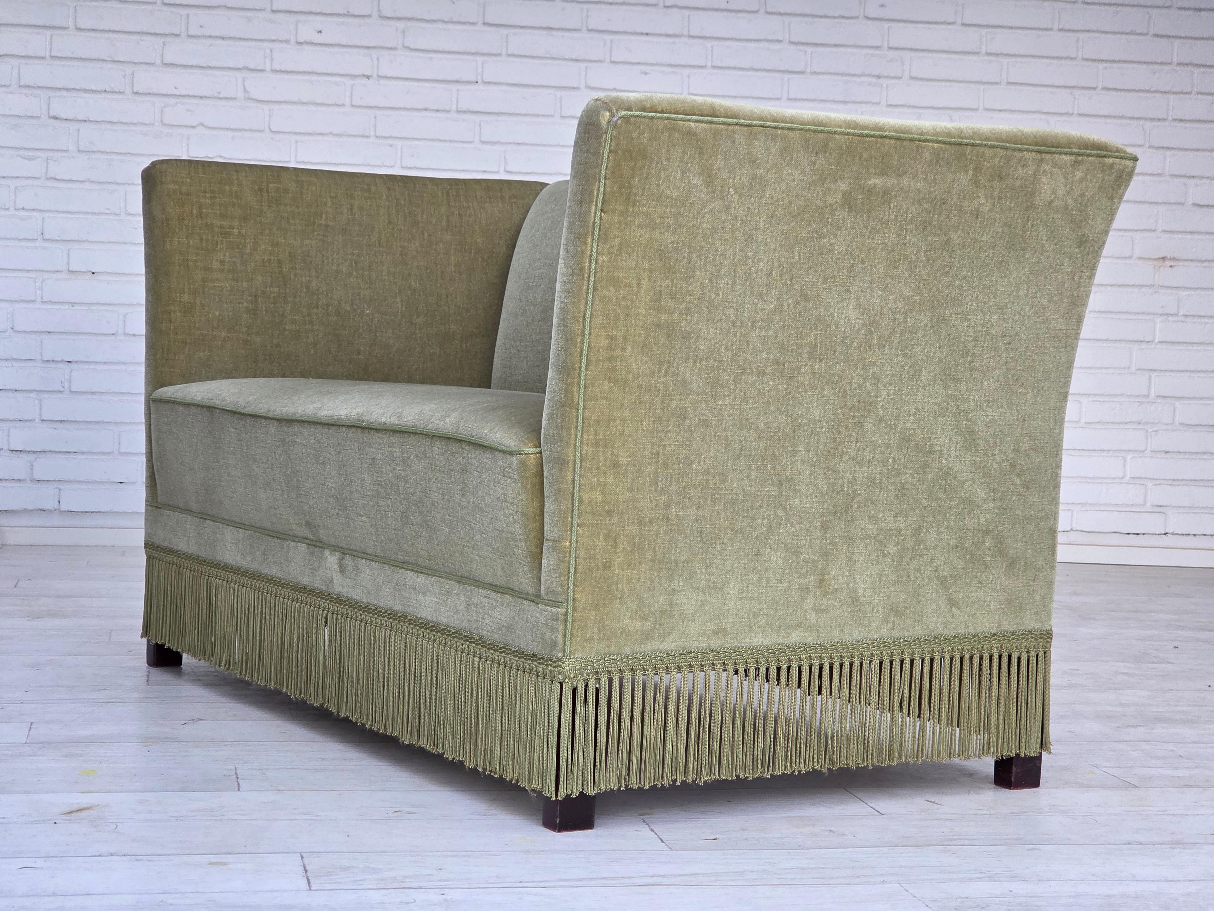 1970s, Danish 2-seater sofa, furniture velour, beech wood legs. en vente 5