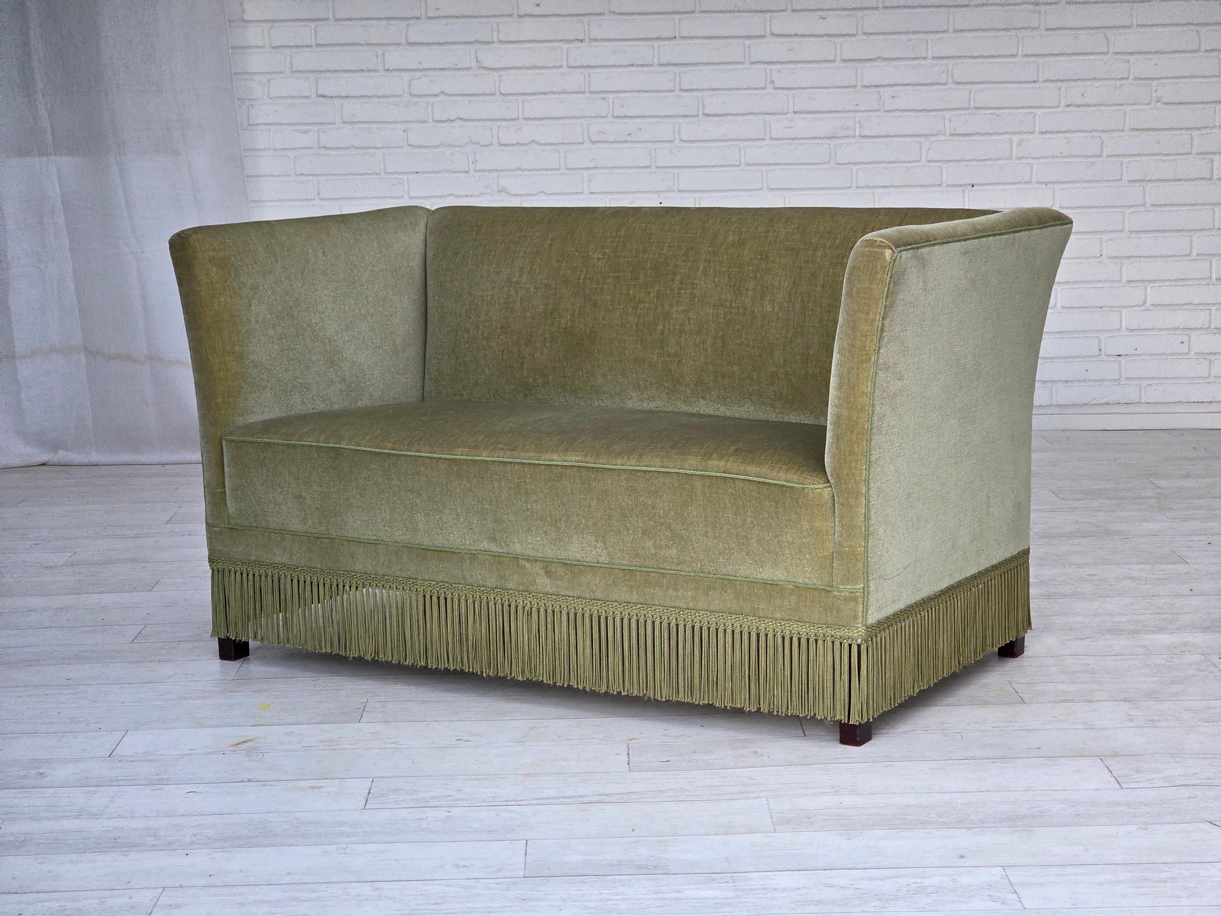 1970s, Danish 2-seater sofa, furniture velour, beech wood legs. en vente 7