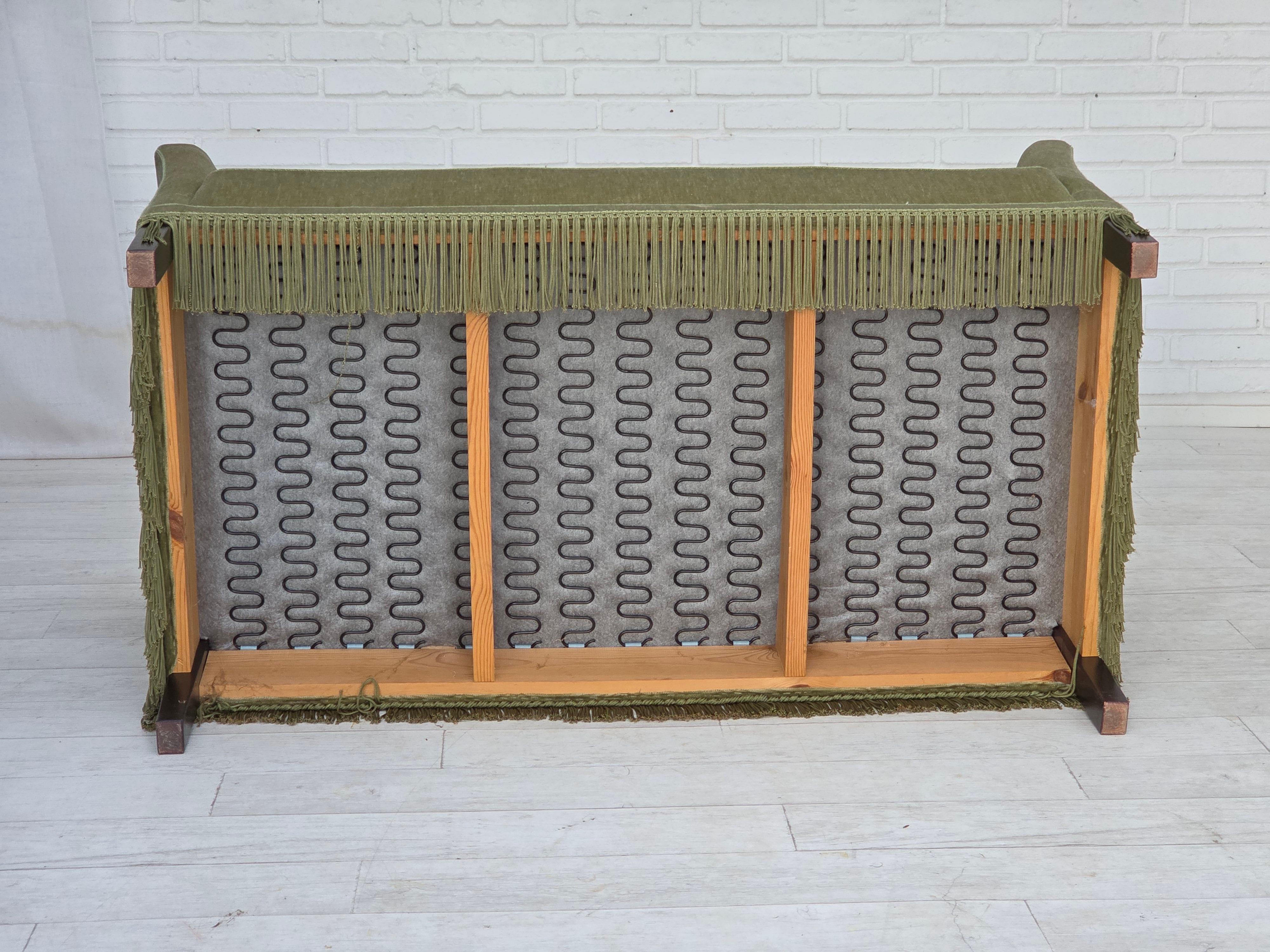 1970s, Danish 2-seater sofa, furniture velour, beech wood legs. en vente 8