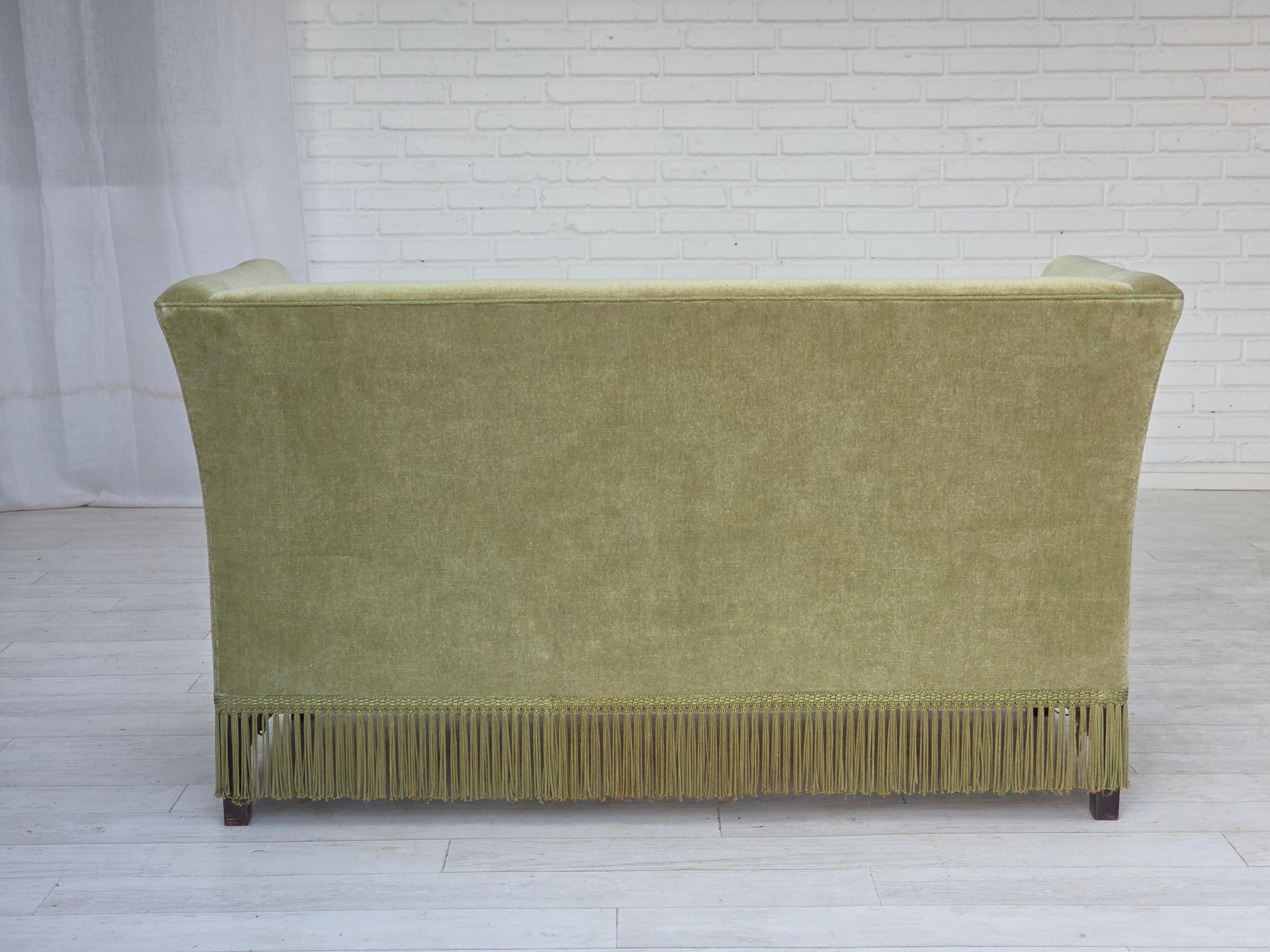 1970s, Danish 2-seater sofa, furniture velour, beech wood legs. en vente 1