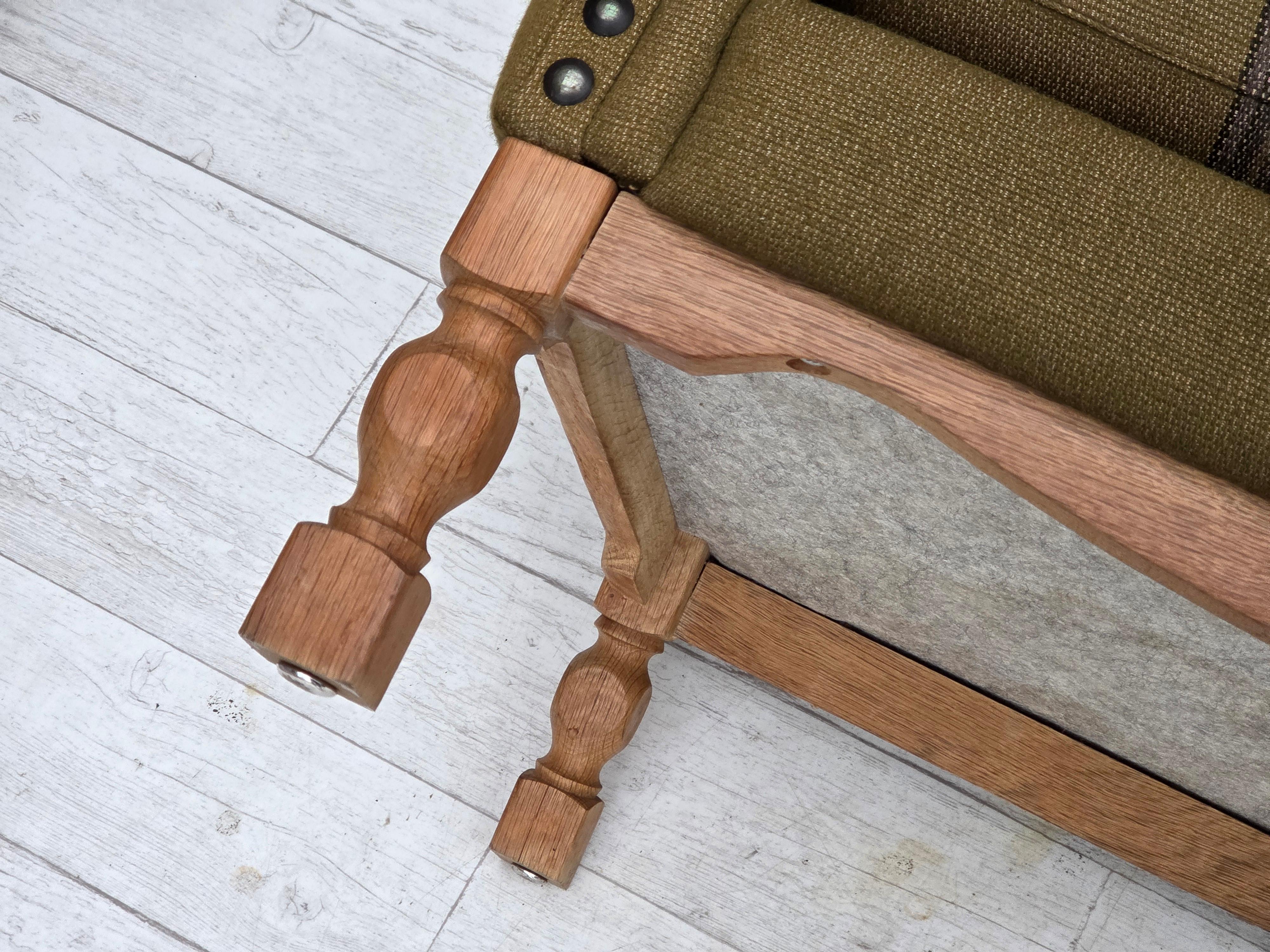 1970er, Dänisches 2-Sitzer Sofa, grüne Möbelwolle, Eichenholz. im Angebot 9