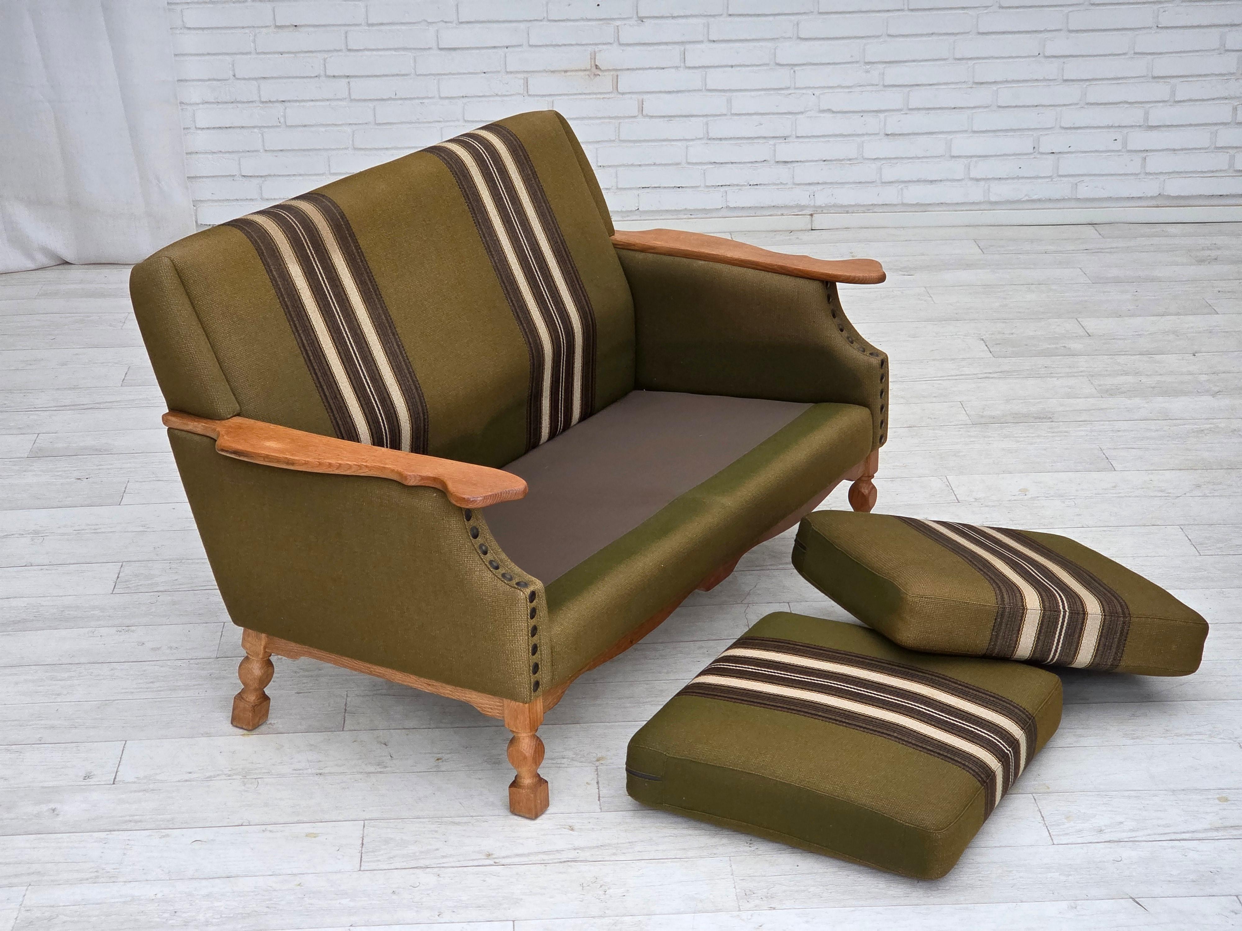 1970er, Dänisches 2-Sitzer Sofa, grüne Möbelwolle, Eichenholz. im Angebot 10